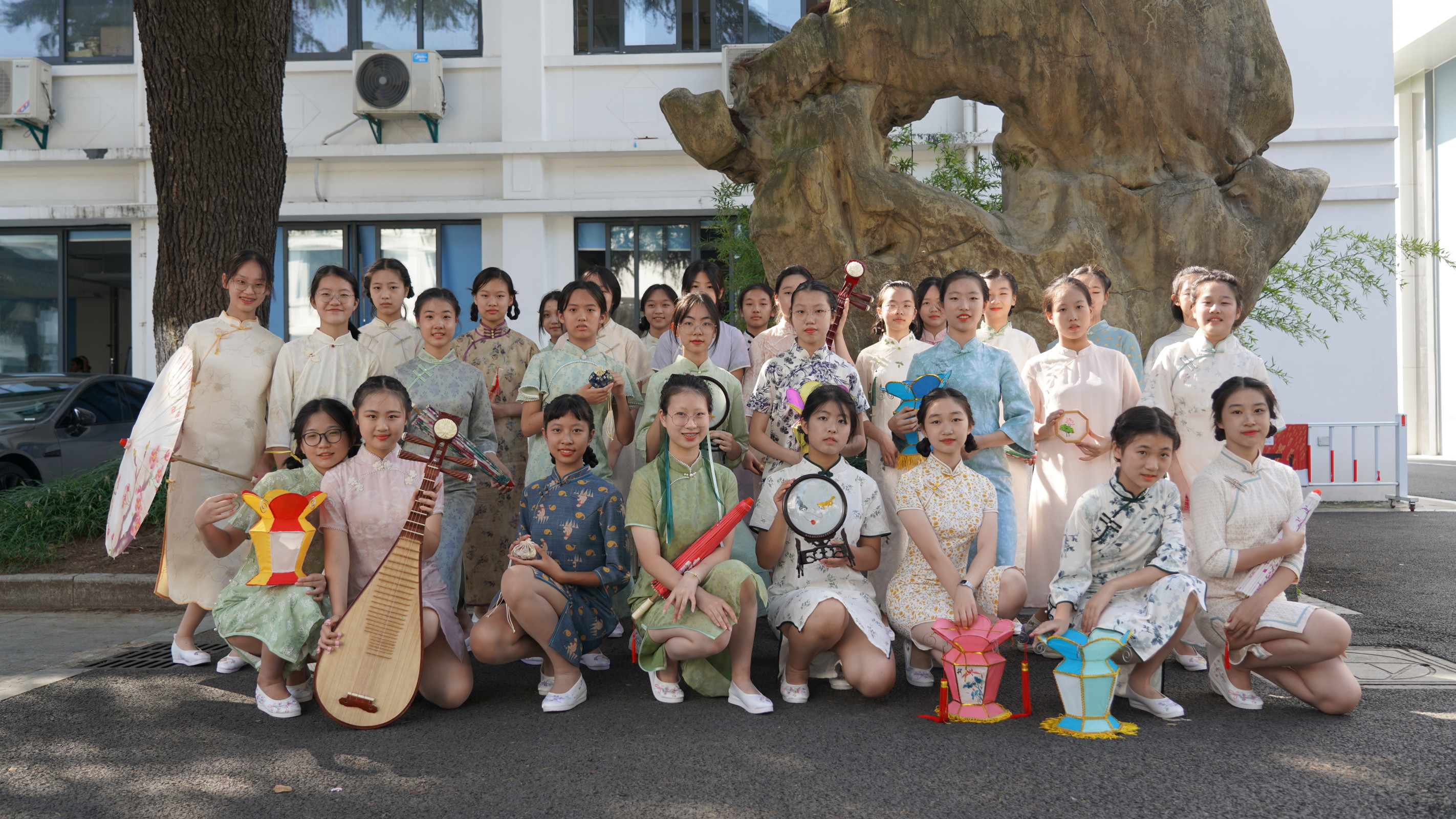 苏州市振华中学校第十九届校运会 初二年级旗袍方阵