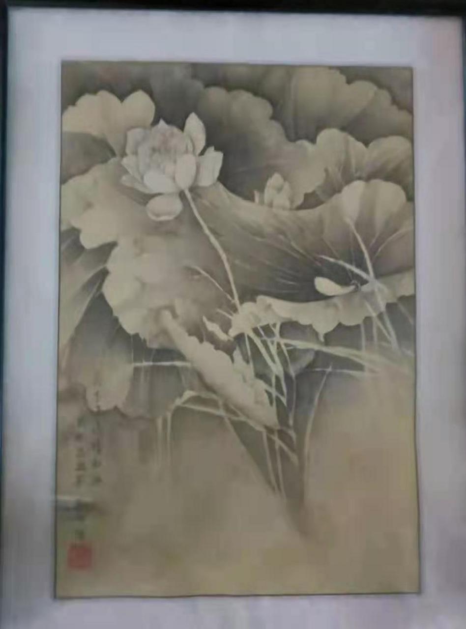 婷婷玉立水芙蓉 叶叶临风笑意浓 谁移芙蓉入瑶池 十龄童子是画工.