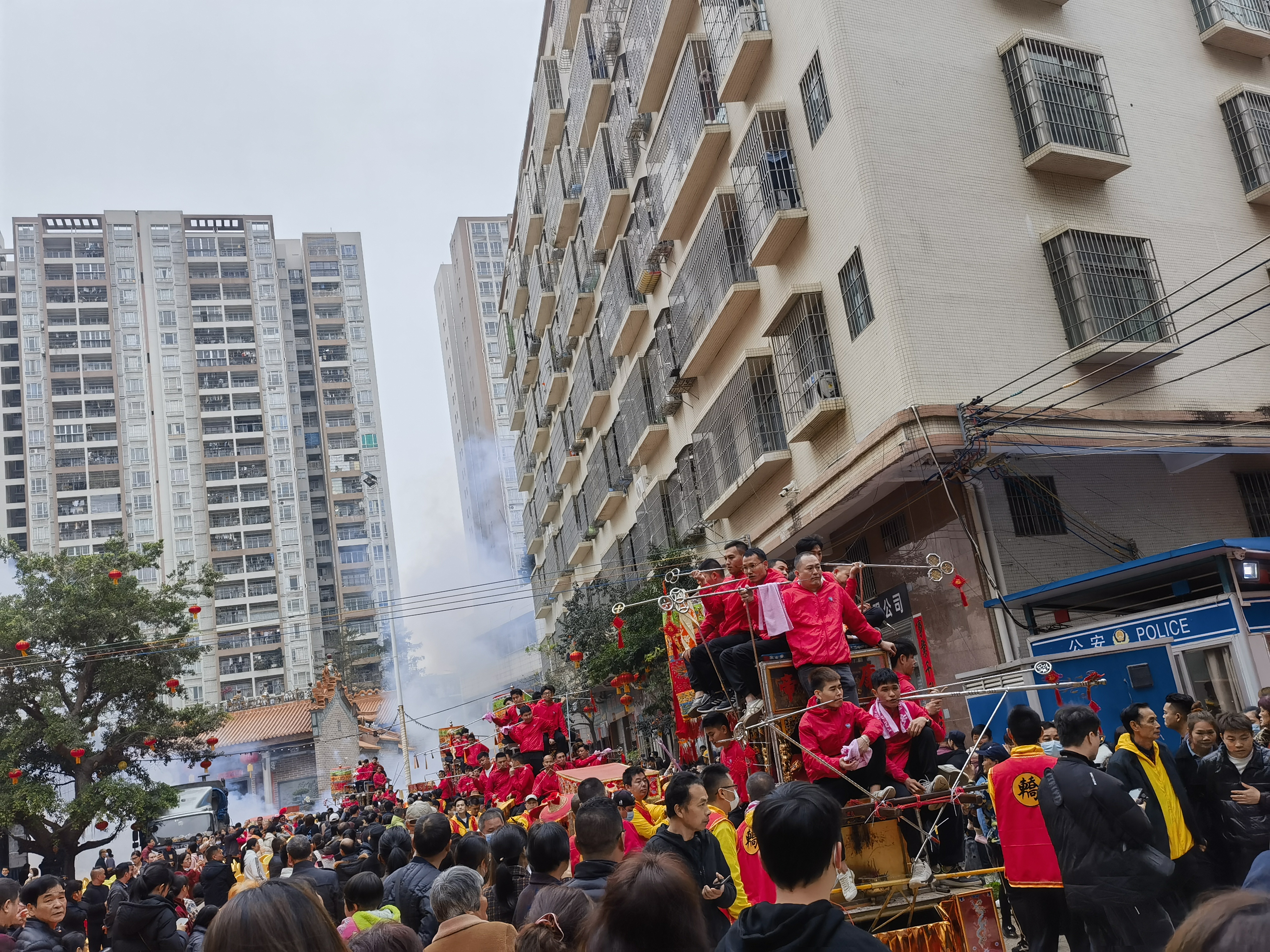 湛江市百姓村年例,穿令,刺床,人数众多,看得心惊肉跳!