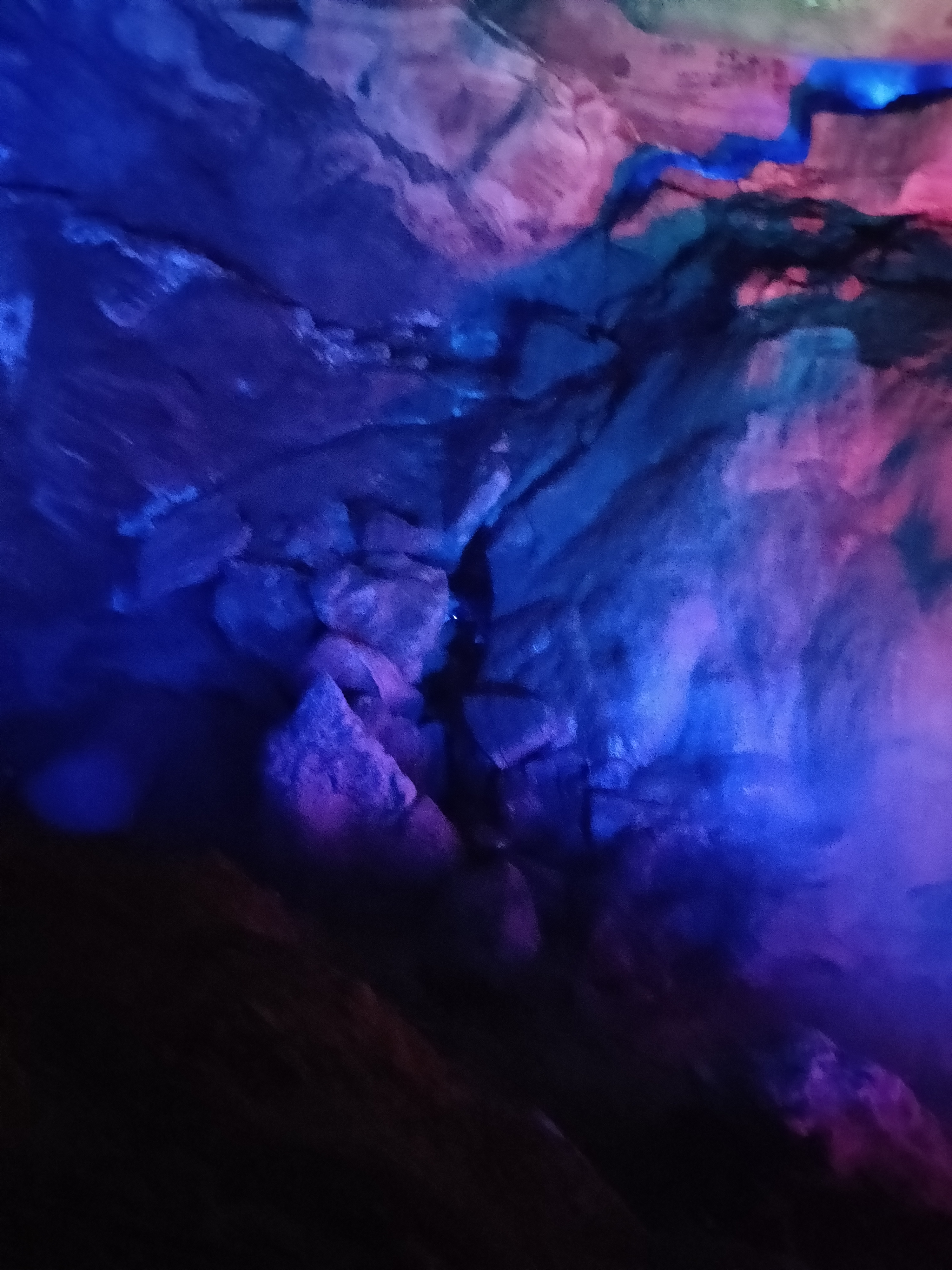 凤阳韭山洞,老人,太小的小孩不建议去