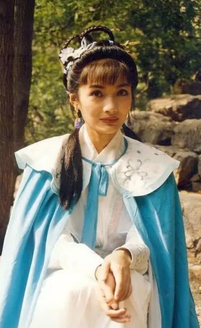 人称"雅侠女"的严英云,父亲是严正方,江湖人称"陕西三千户","大刀震陕