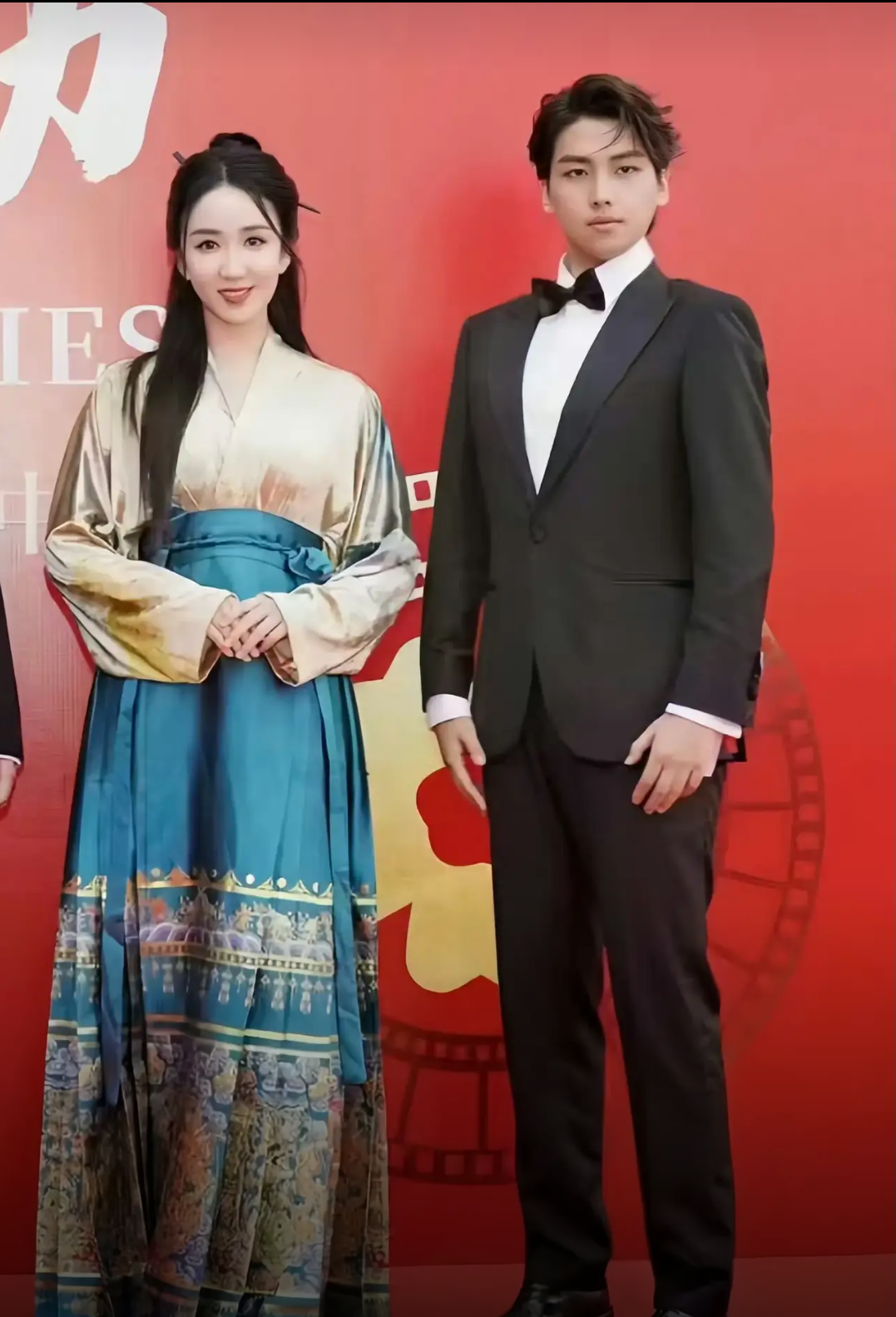 著名娱记爆料的:大爆剧女主恋情既然不是刘亦菲,吴谨言,杨幂等等