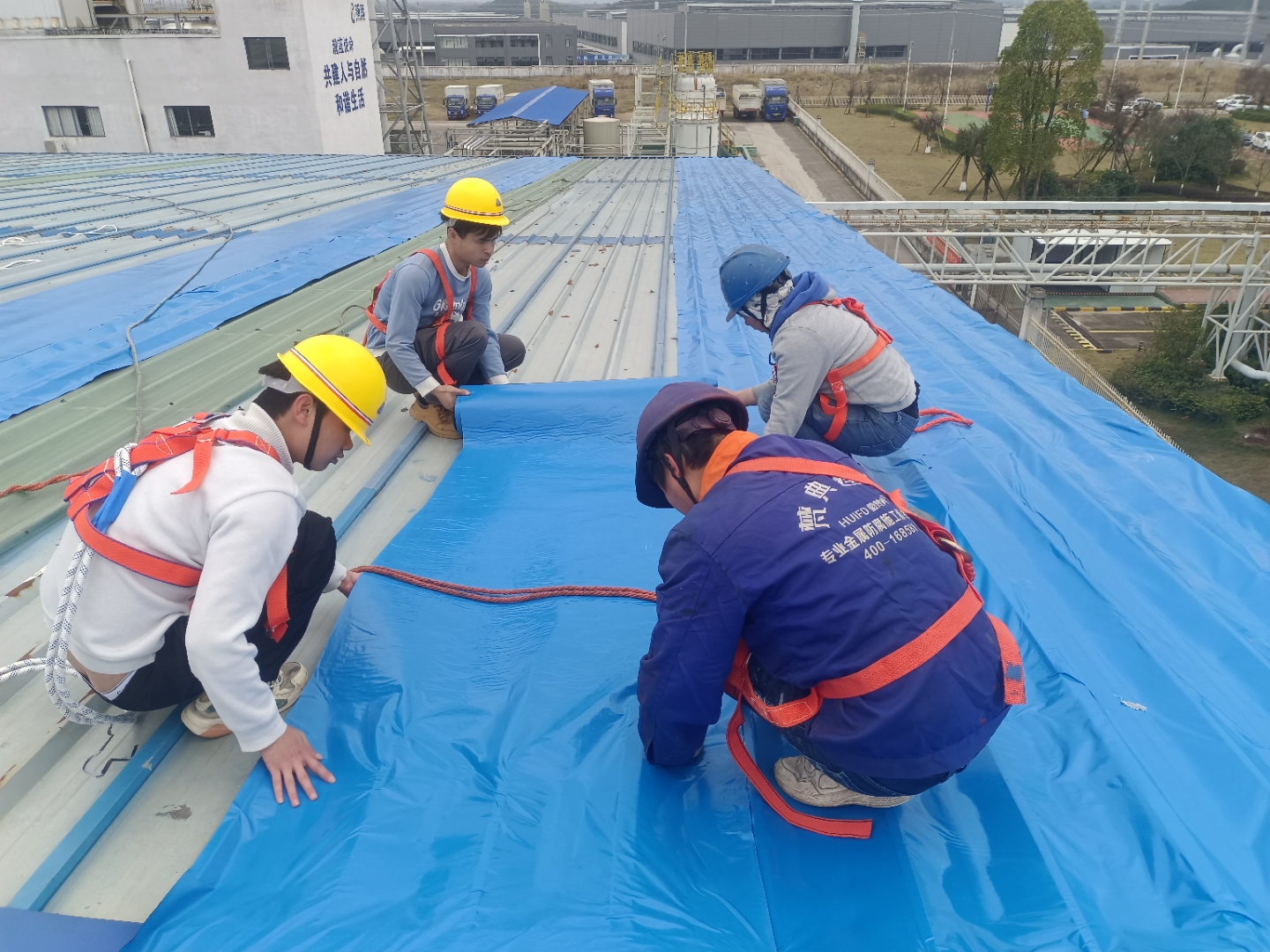 彩钢瓦防水补漏新型卷材,施工周期短,质保年限久,屋面防水金属屋面