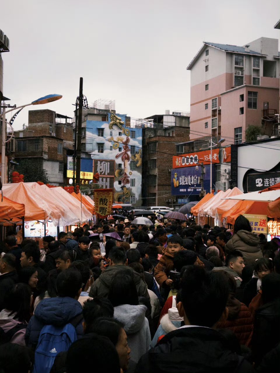 美食打卡地柳州青云美食街柳州新时代商业港夜市街柳州青云街柳州