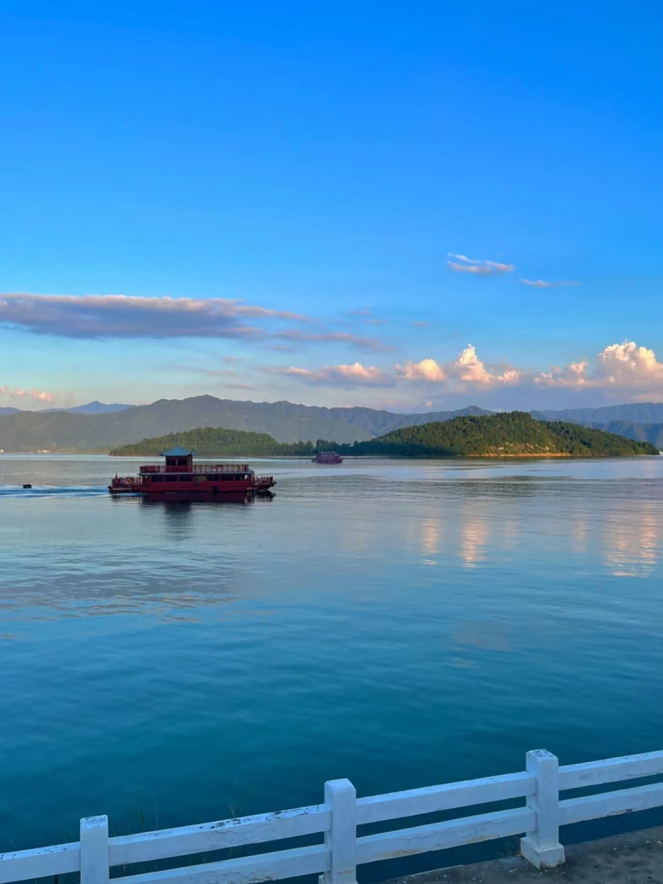 旅游攻略#白廊:被称为郴州小洱海,距离郴州高铁站一个半小时车程