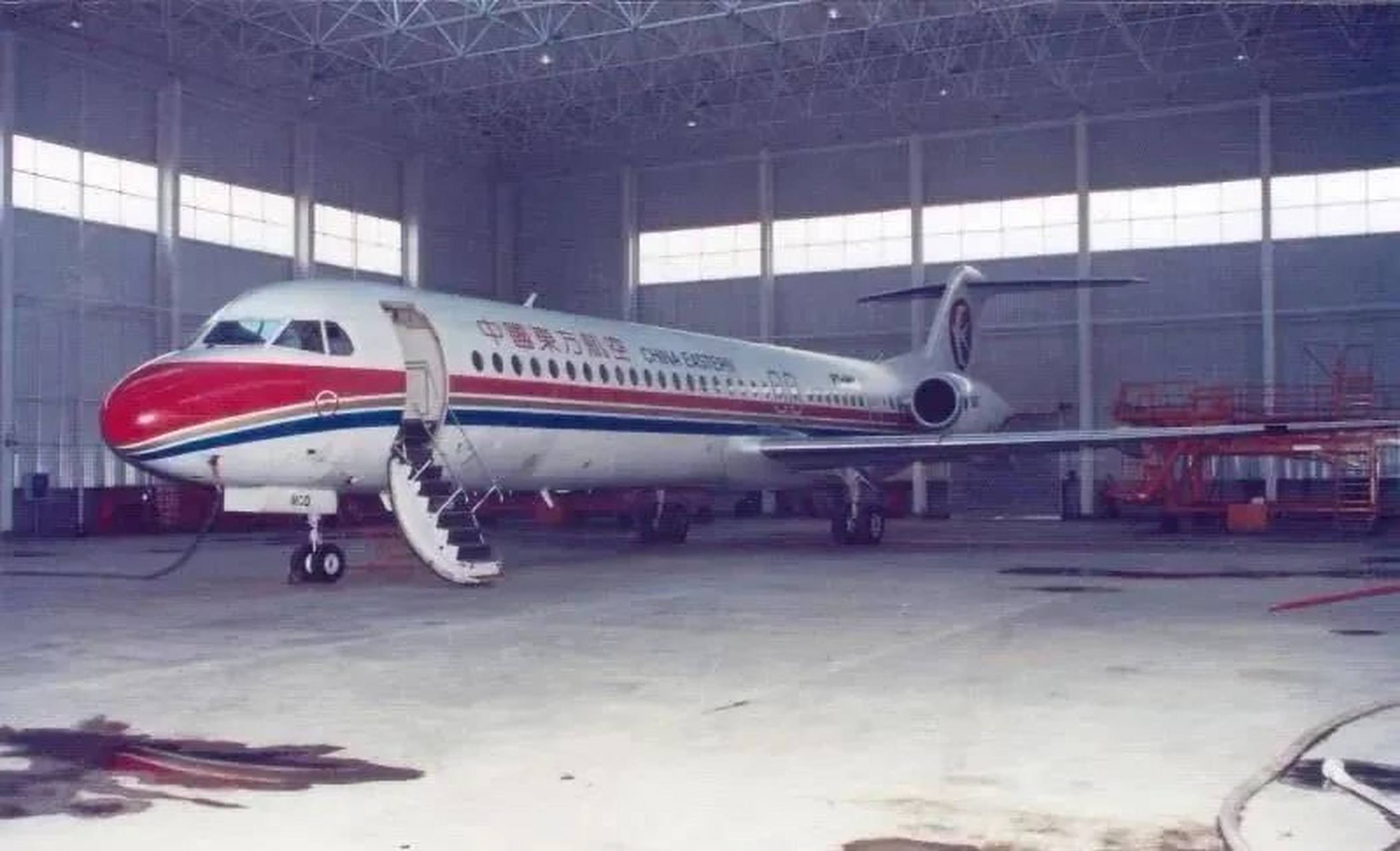 福克一100运输机,荷兰福克兰一联合航空技术公司研制的双发涡扇支线