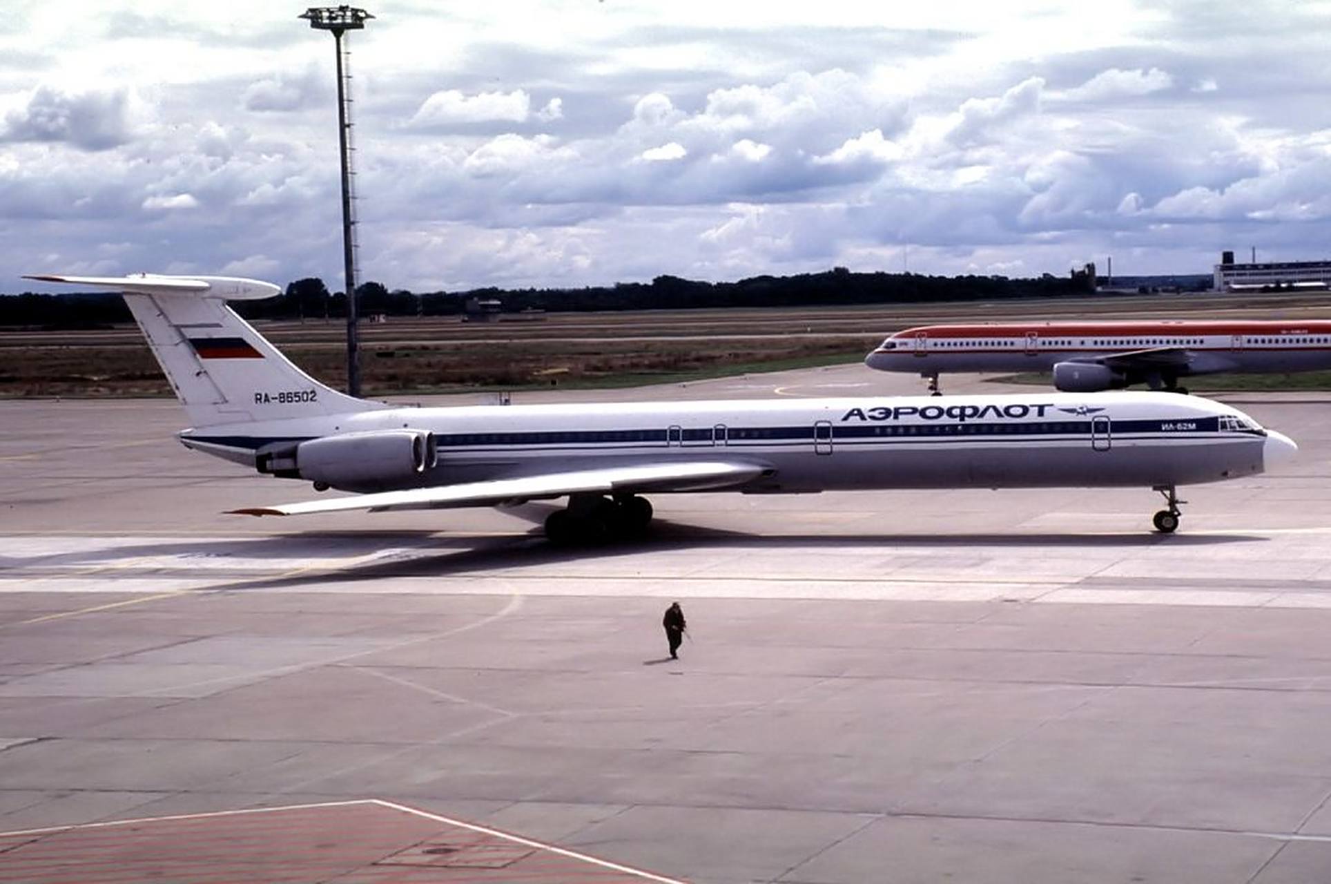 伊尔-62(ilyushin il-62)是前苏联的伊留申设计局(现为伊留申航空联合