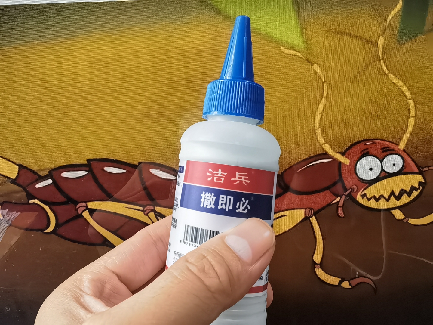 夹板虫是一种昆虫,它们又称为剪刀虫,蠼螋,耳夹子虫.