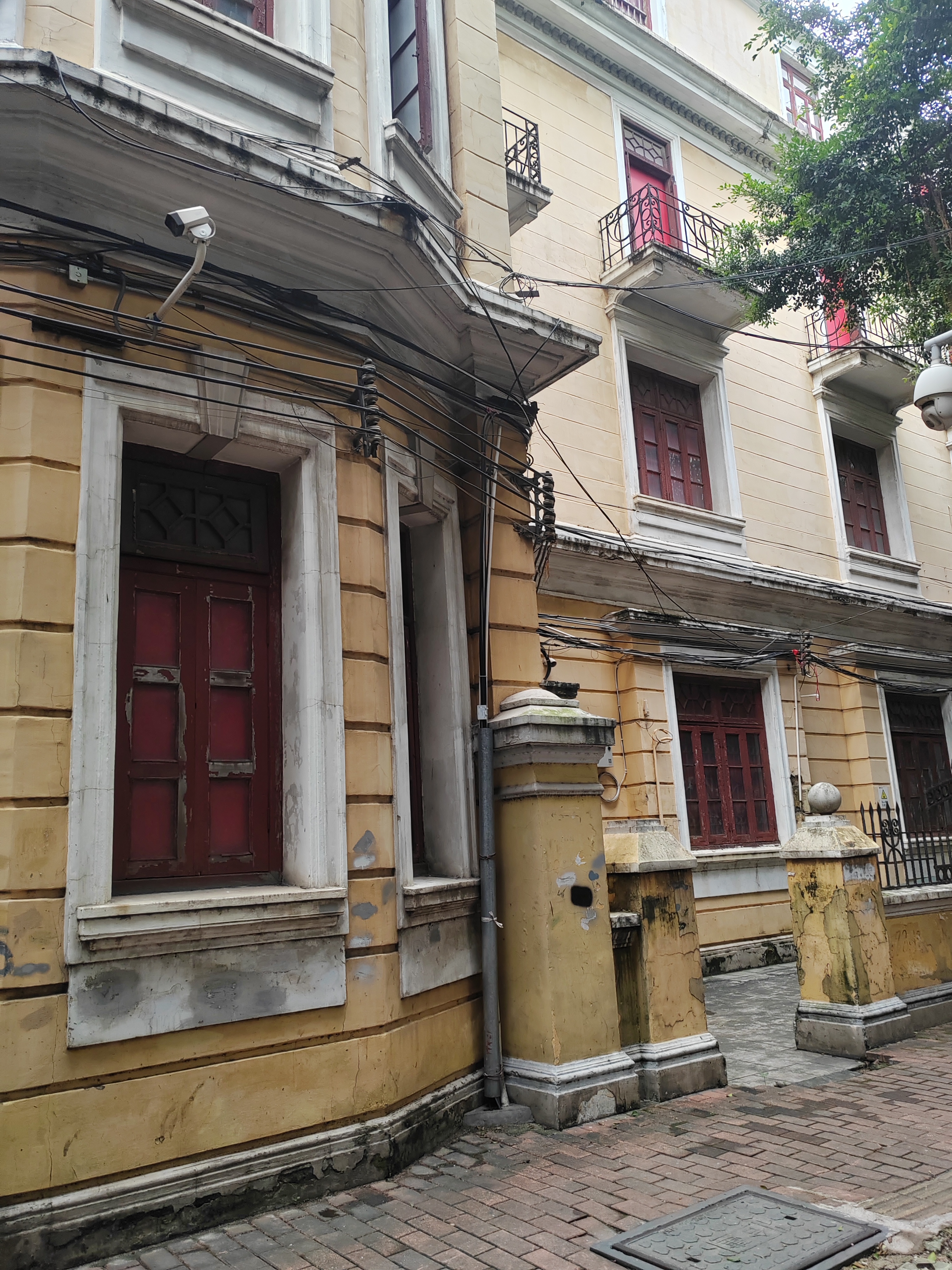 广州越秀区的白云楼,伟大作家鲁迅,曾居住在这里.