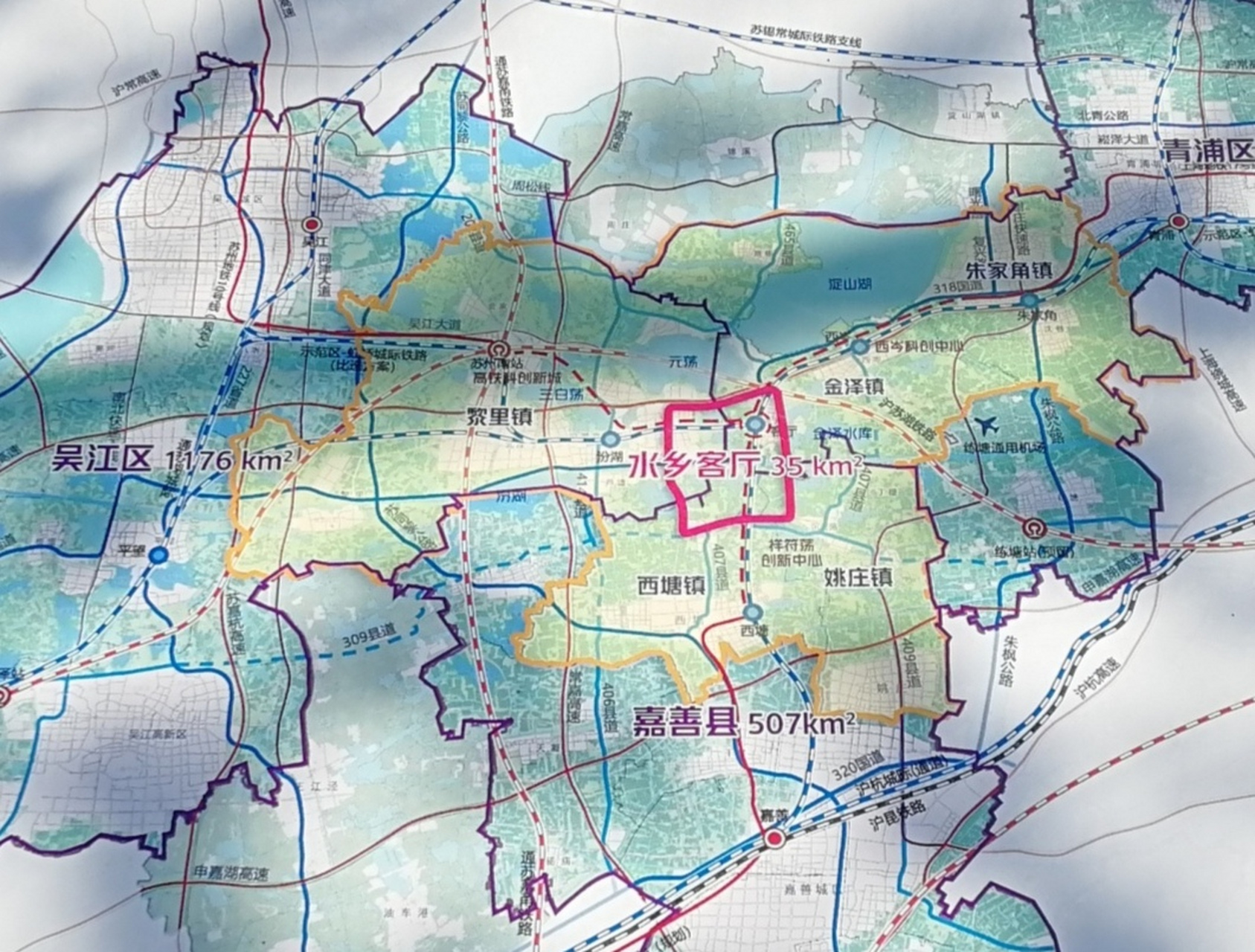 苏州南站两条高铁线交汇,是沪苏湖高铁,通苏嘉甬高铁十字交汇的高铁