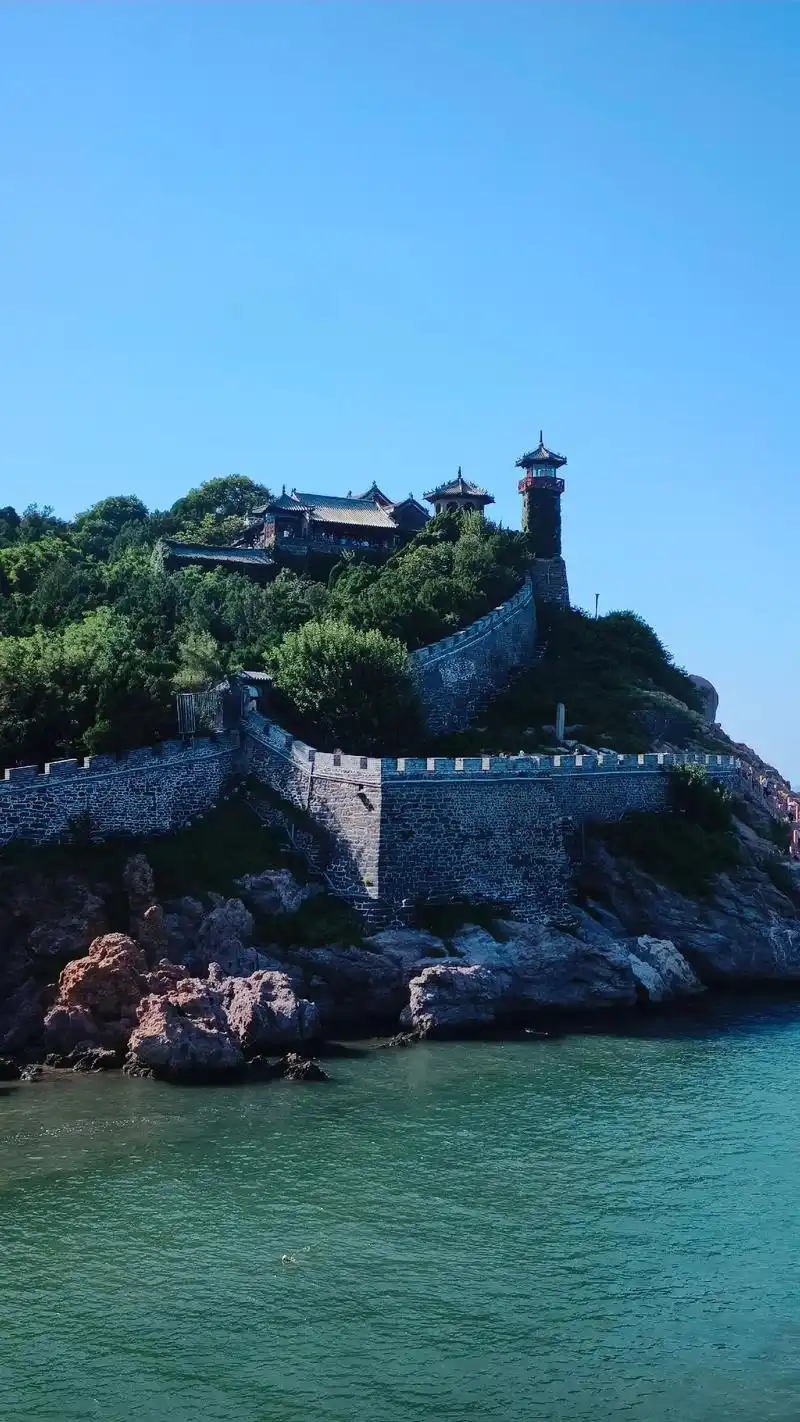 登临蓬莱阁,俯瞰沧海,仰观星辰,心旷神怡,思绪万千