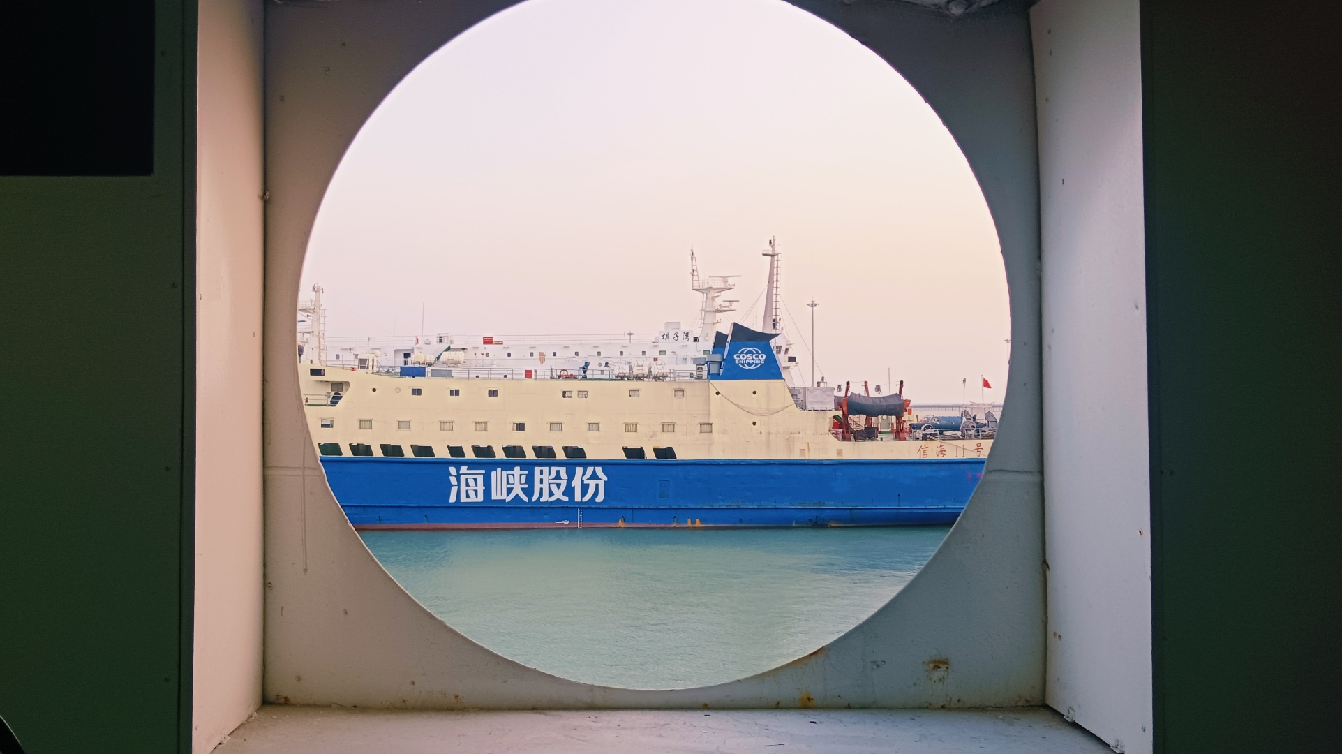 海口新海港新轮渡码头已正式启用大半年了,实事求是地说,相对于以往