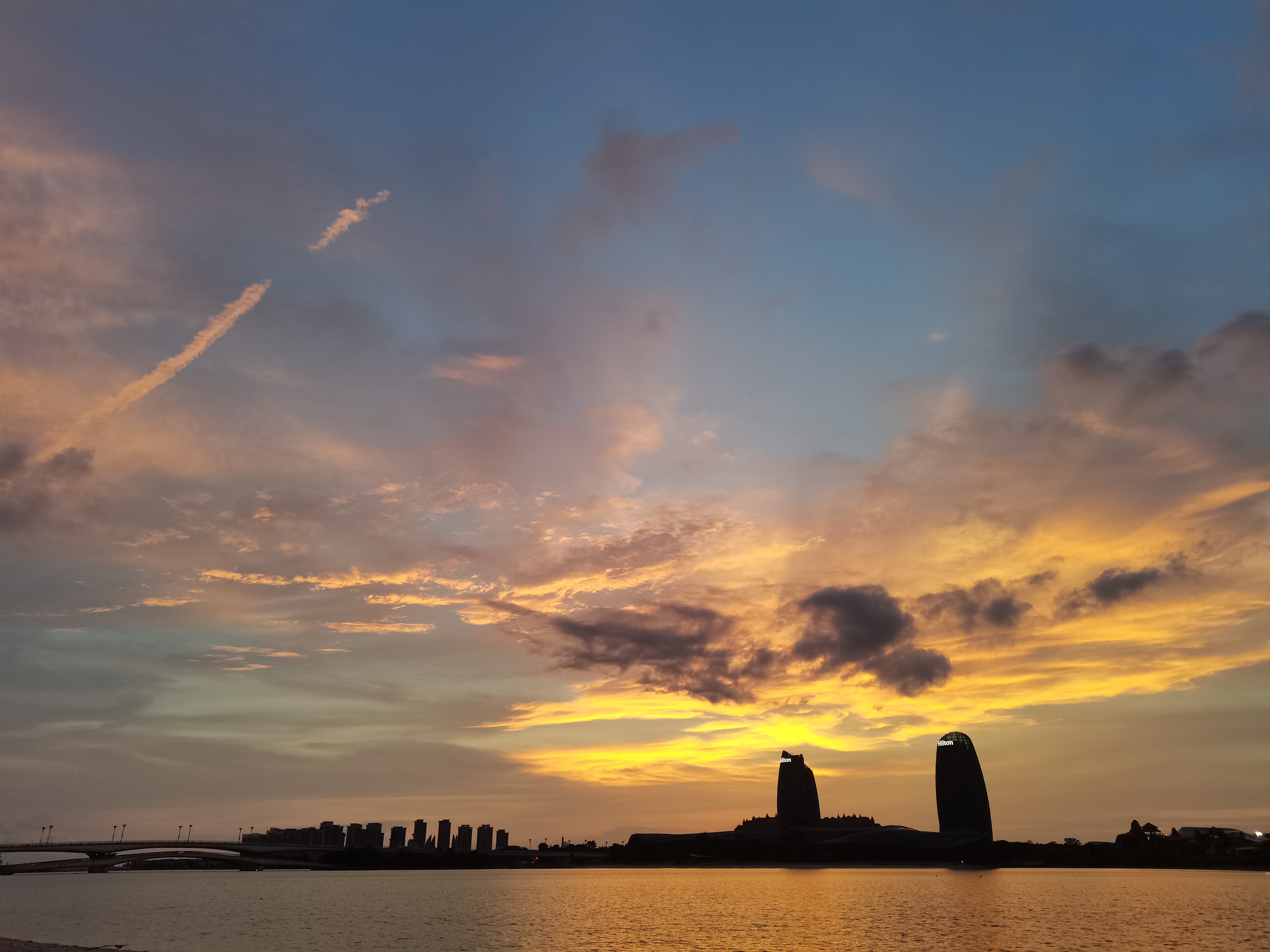 就亲历了超强台风摩羯的震撼,风雨交加中感受到大自然的磅礴力量,既