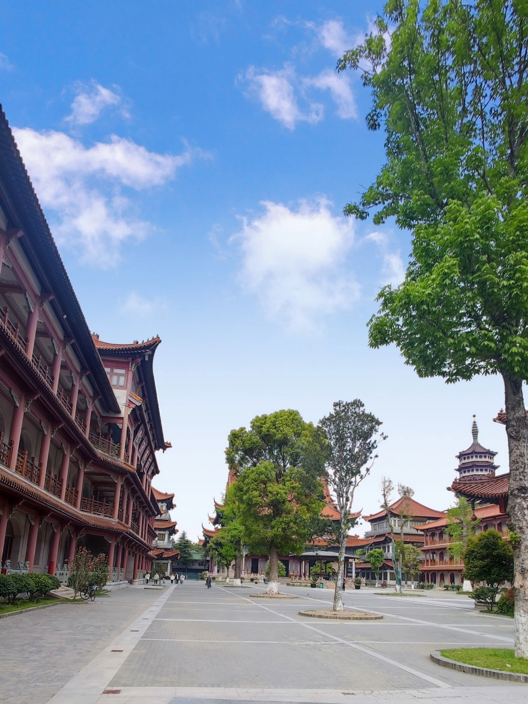 天中塔顶眺瓜洲 高旻凡僧只佛书 高旻寺位于扬州市南郊古运河与仪扬河