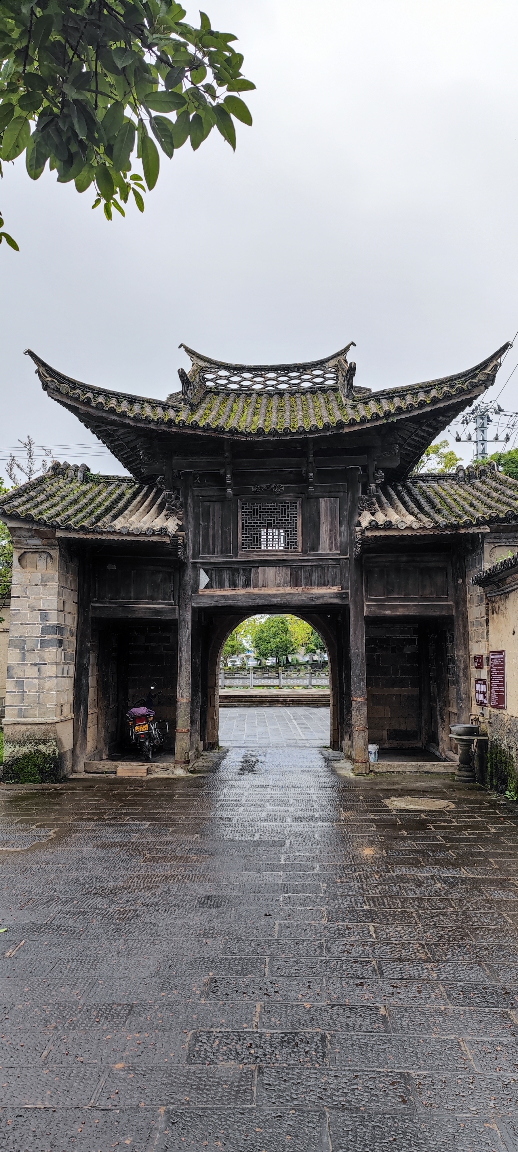 腾冲西董大院,沉淀的历史文化 去年在腾冲租住毗邻西董的世纪城腾锦苑