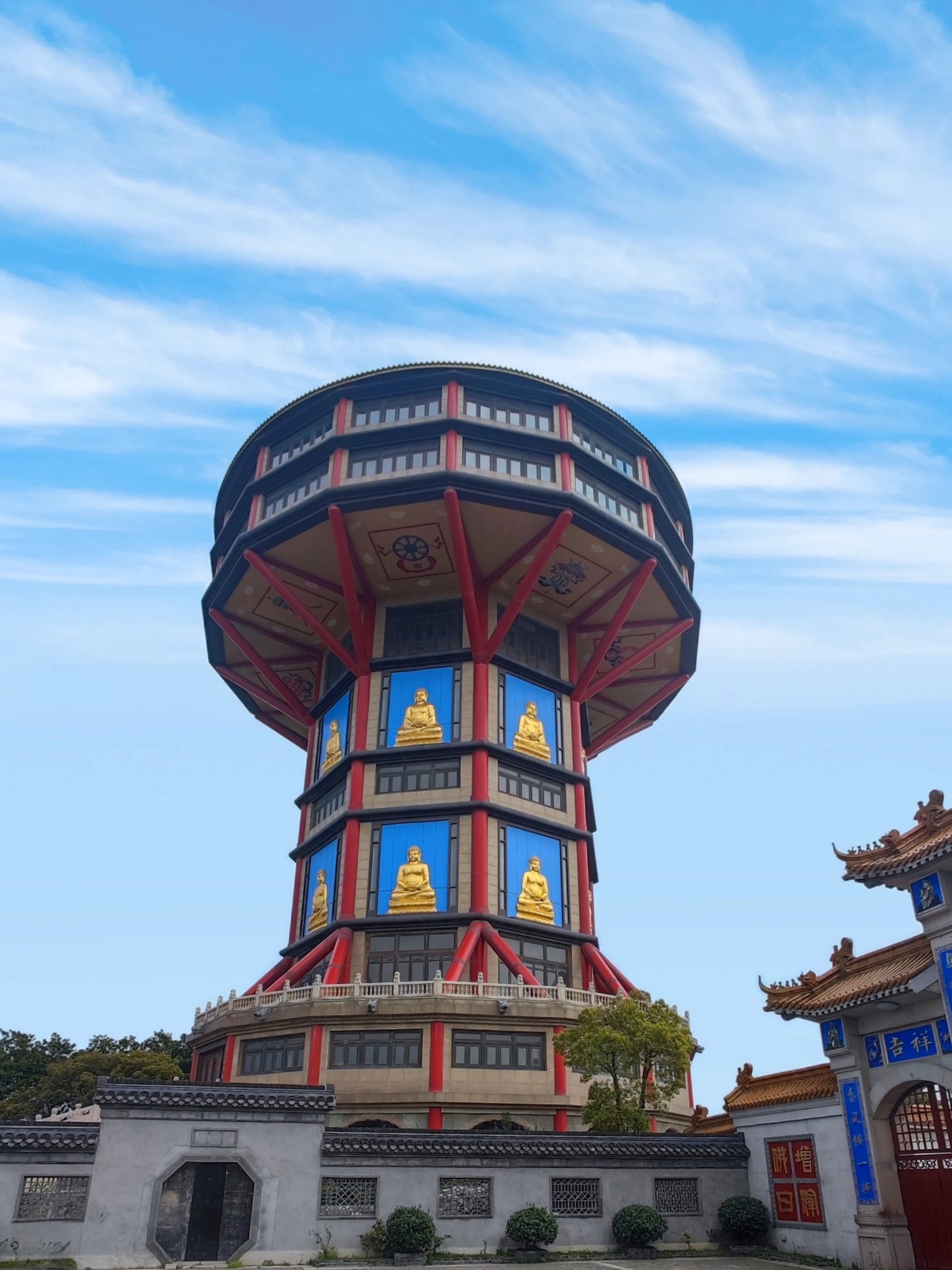 天中塔顶眺瓜洲 高旻凡僧只佛书 高旻寺位于扬州市南郊古运河与仪扬河