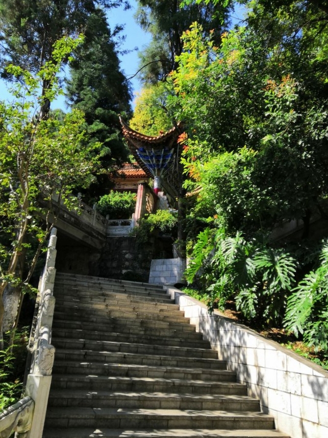 宜良岩泉寺介绍图片