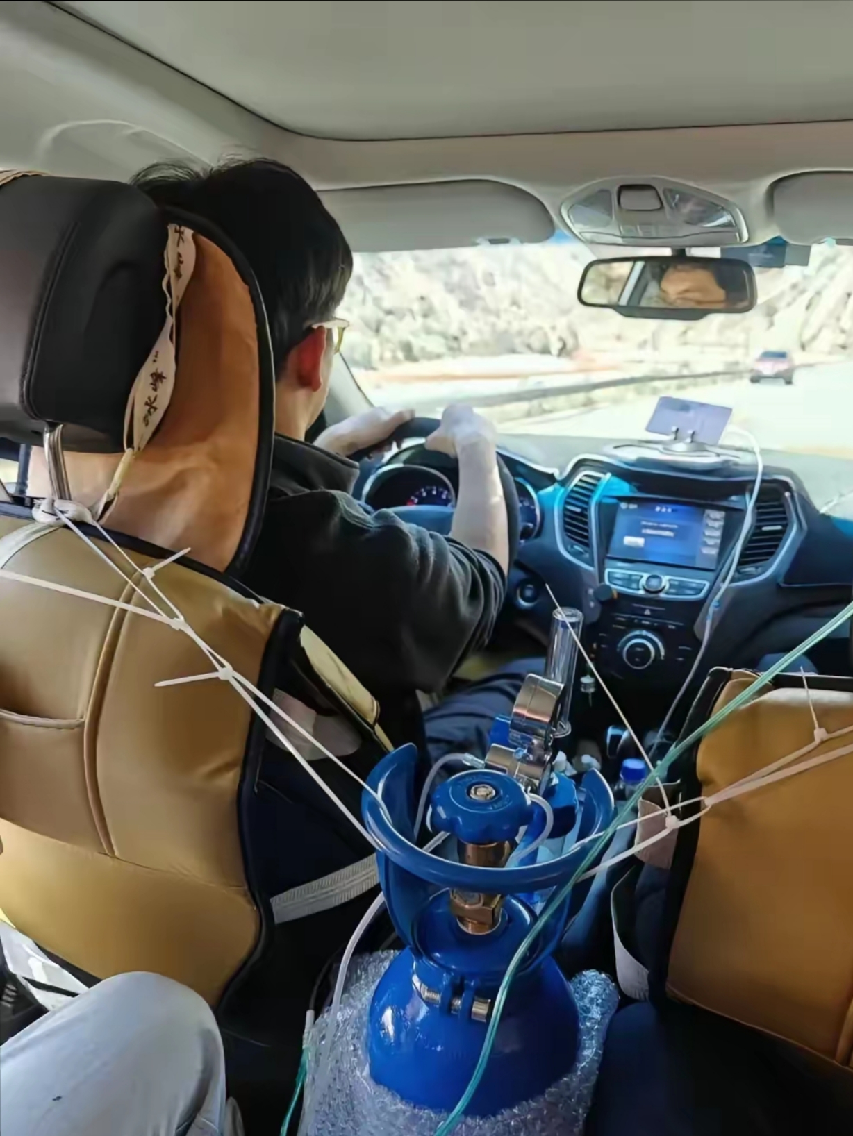 氧气瓶会不会爆炸啊?这都是有经验的老手才会去做事.