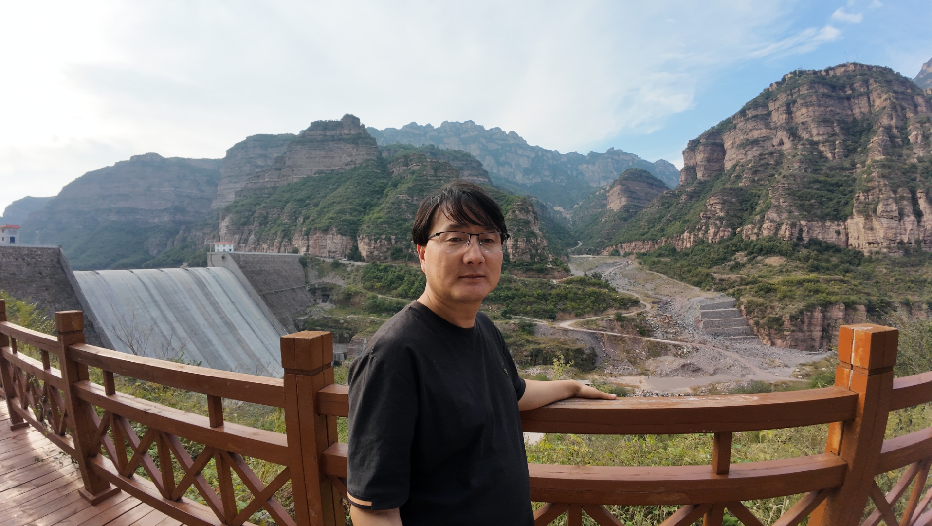 山里人渴望城市的灯火辉煌,而城里人却纷纷向往山林的静谧与自由