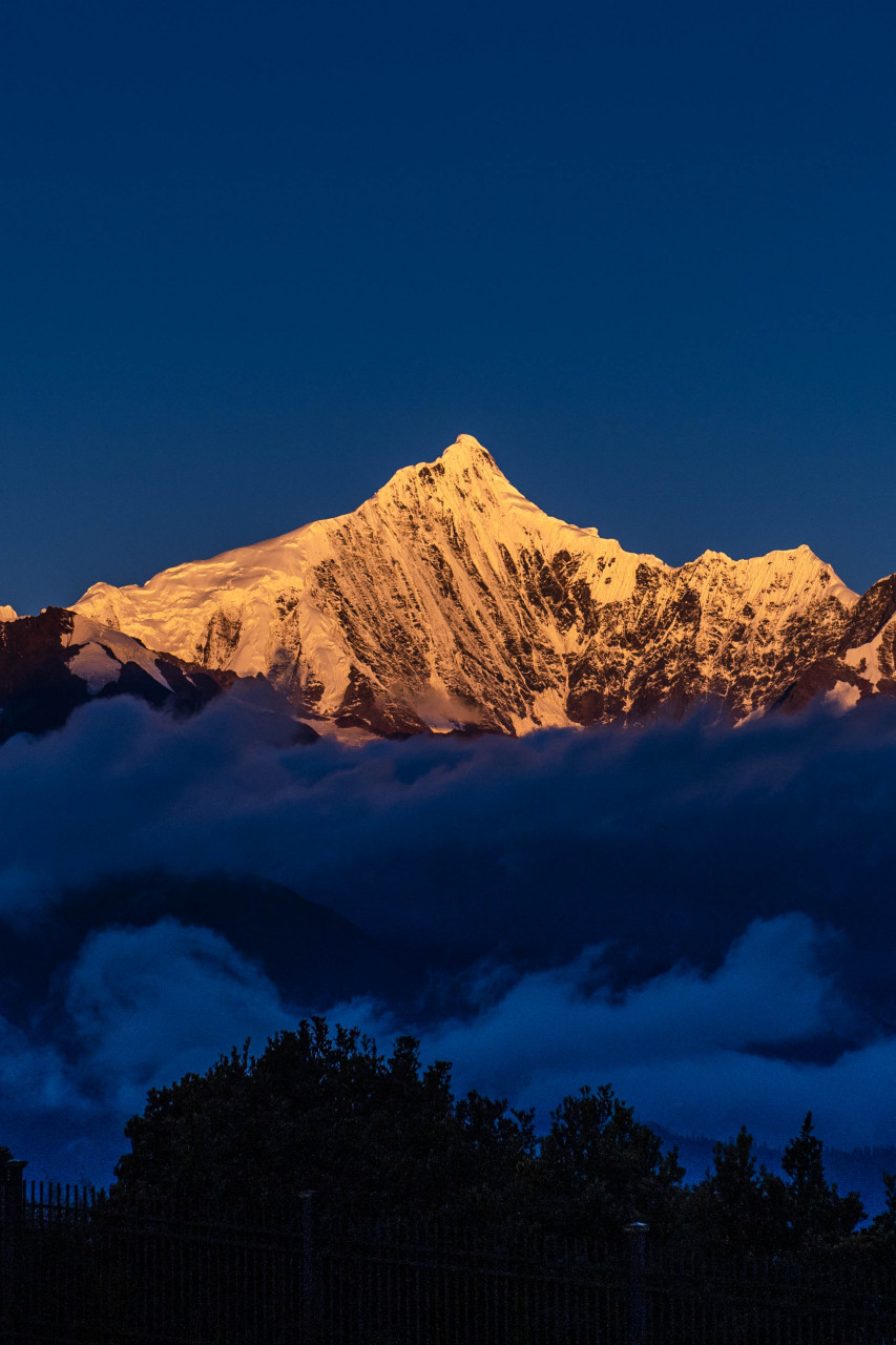 雪域神山电影图片