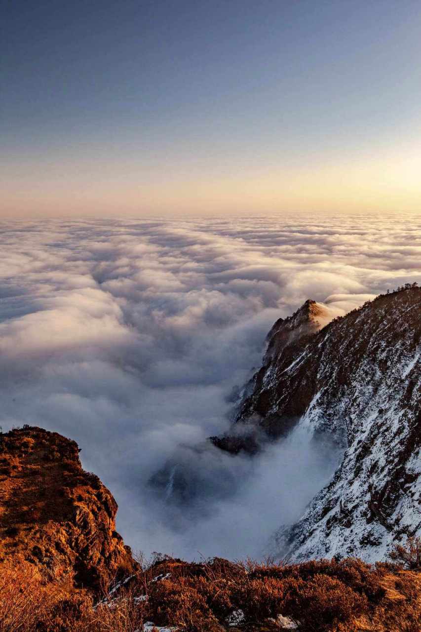 牛背山上看云海