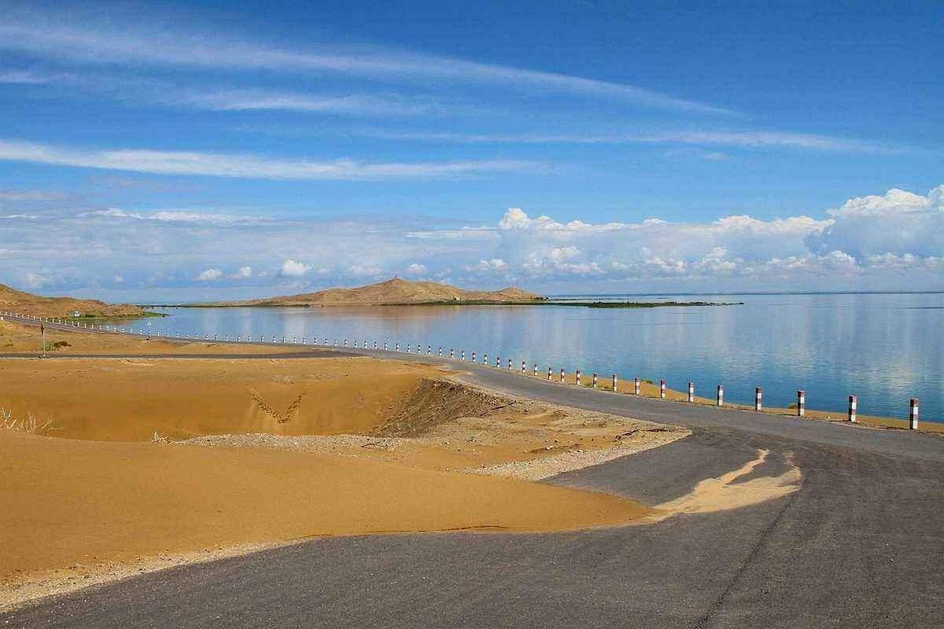 海拔最低原生态湖―艾丁湖