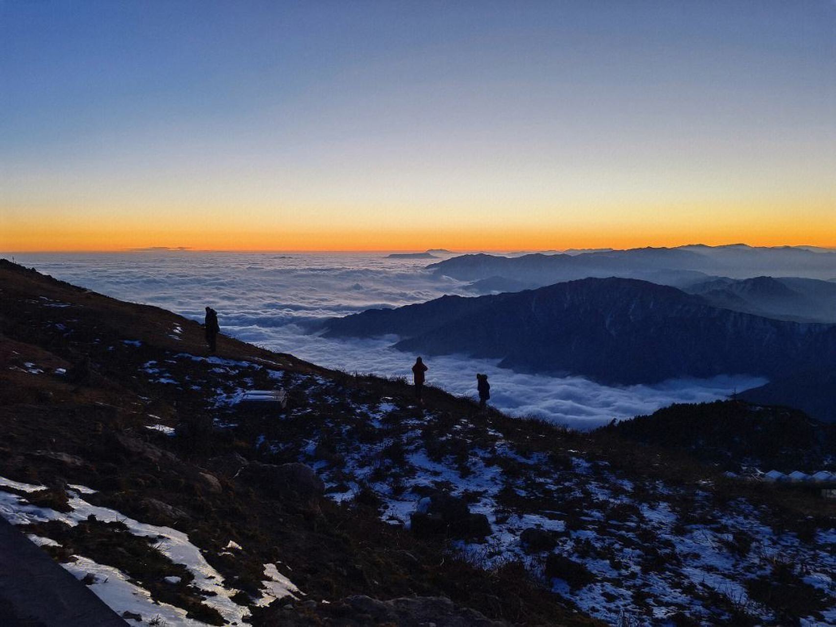 牛背山上看云海