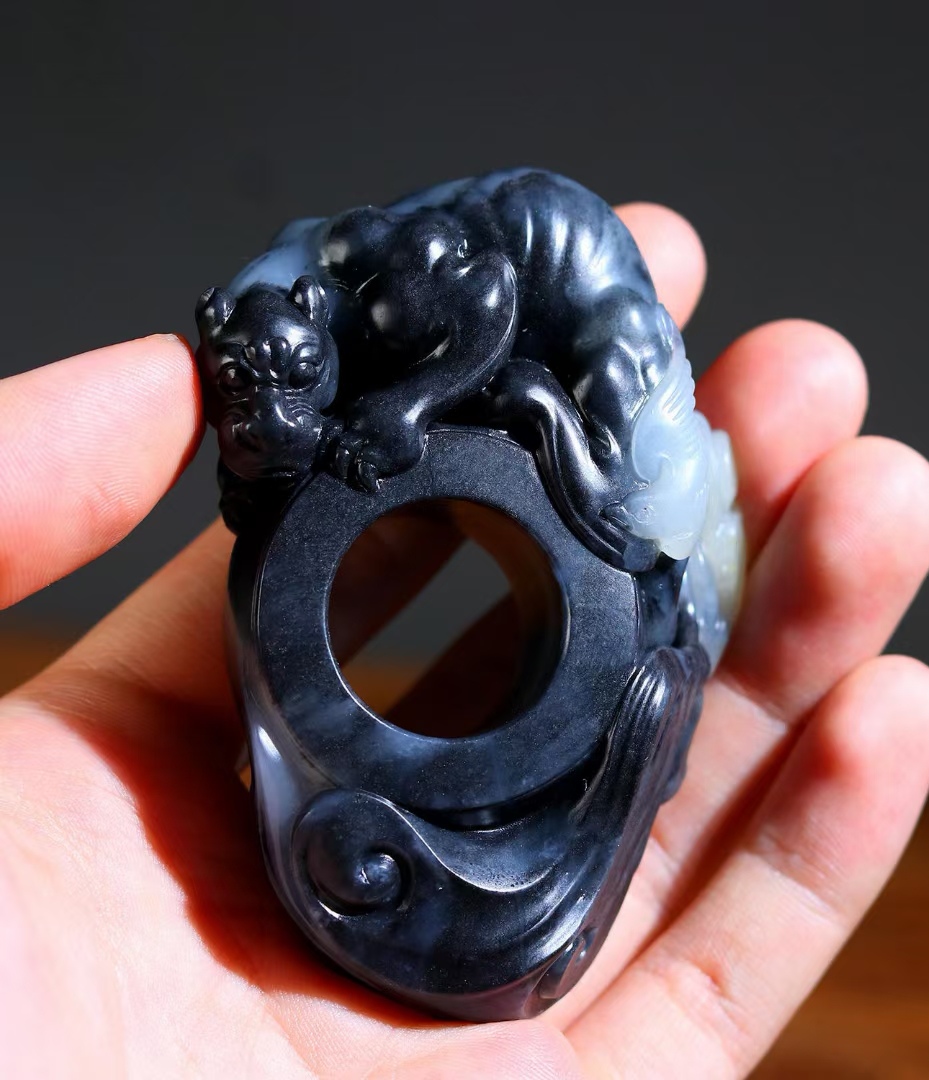 收藏美物: 【聚宝兽·豹】和田青花墨玉籽料,高品质墨玉,质纯脂美,黑