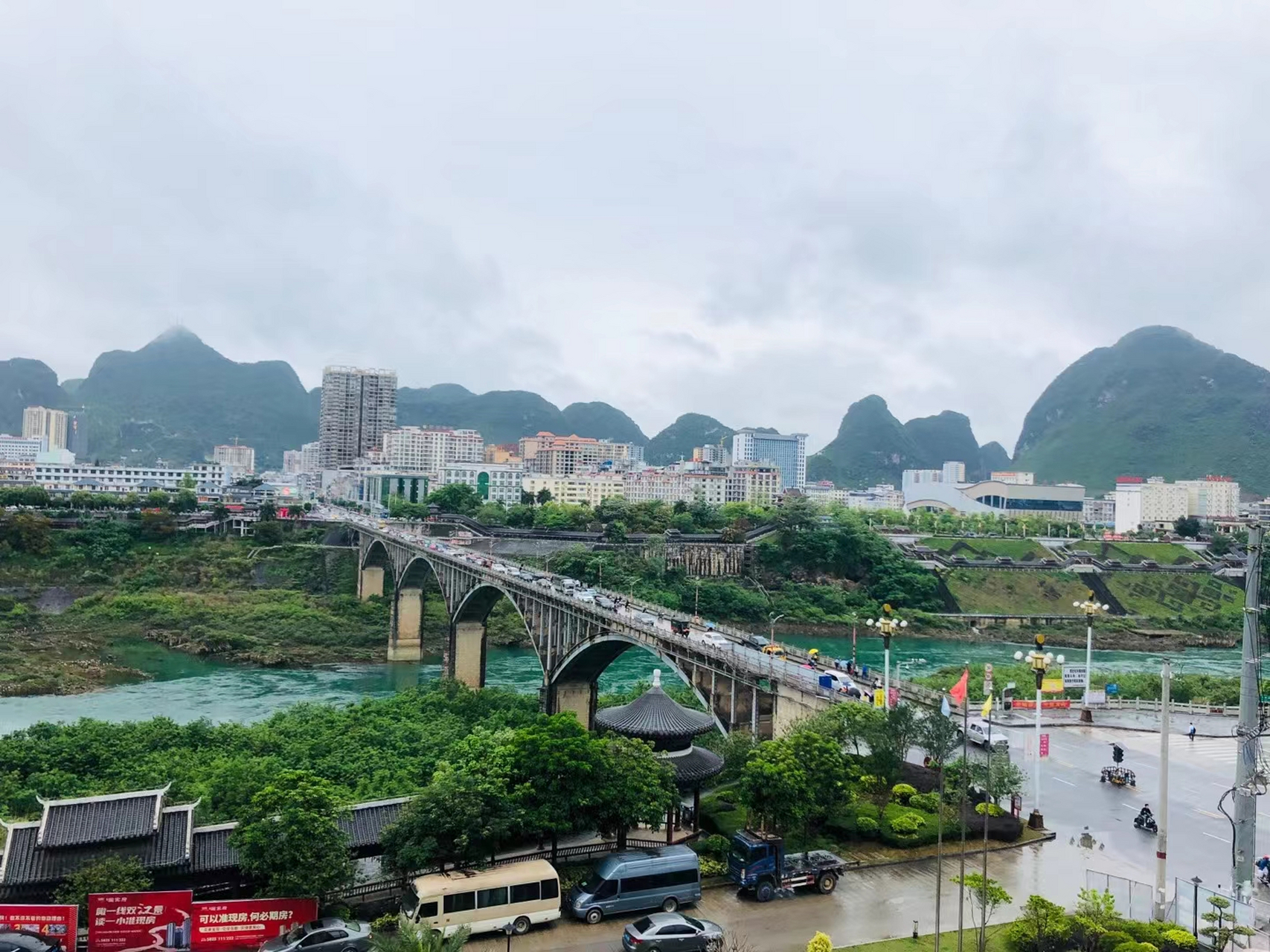 广西大化县 ,大化是一个为了红水河水电站而成立的城市,红水河在这里