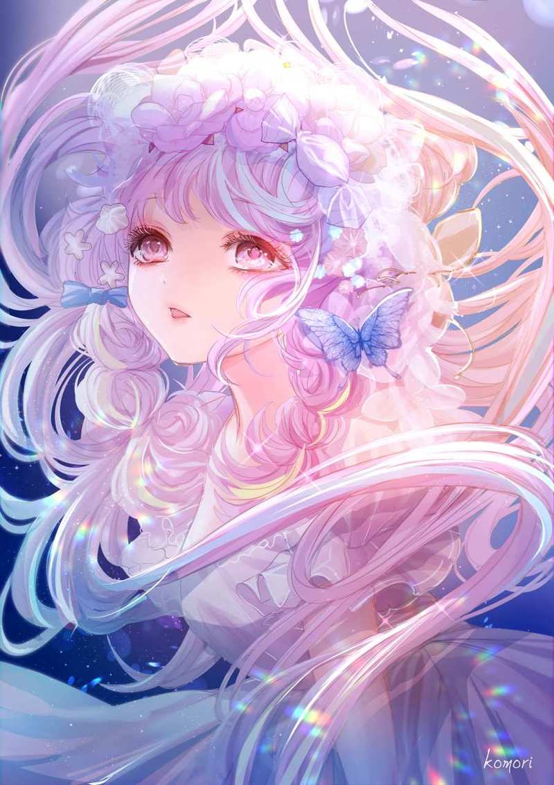 蝴蝶,象征着梦幻与自由,它们轻盈的翅膀在阳光下闪耀着迷人的光芒