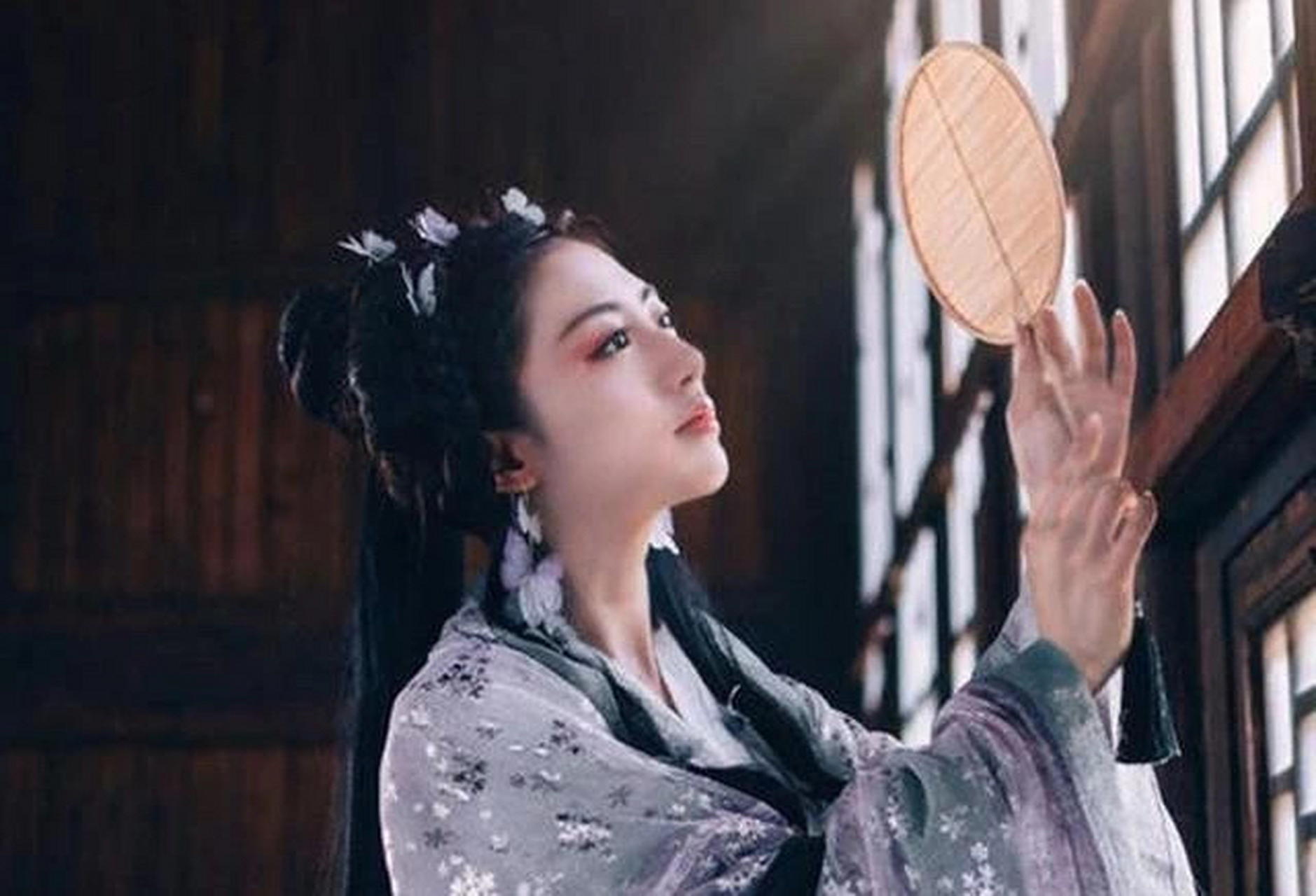 息夫人# 息妫,也称息夫人,是陈宣王的小女儿.