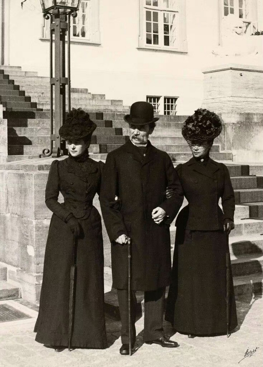 亚历山德拉王后,玛丽亚·费奥多罗夫娜皇后与父亲丹麦国王克里斯蒂安