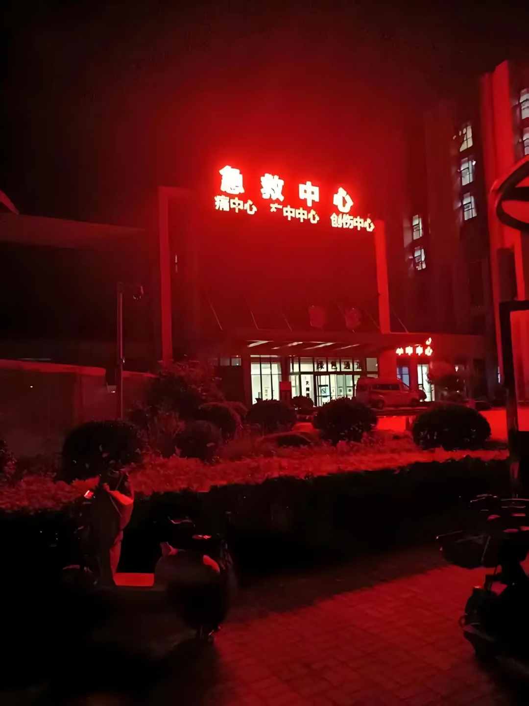 要问风景那儿最好,医院风景独好,夜间的南部夜景是真的漂亮,安静而