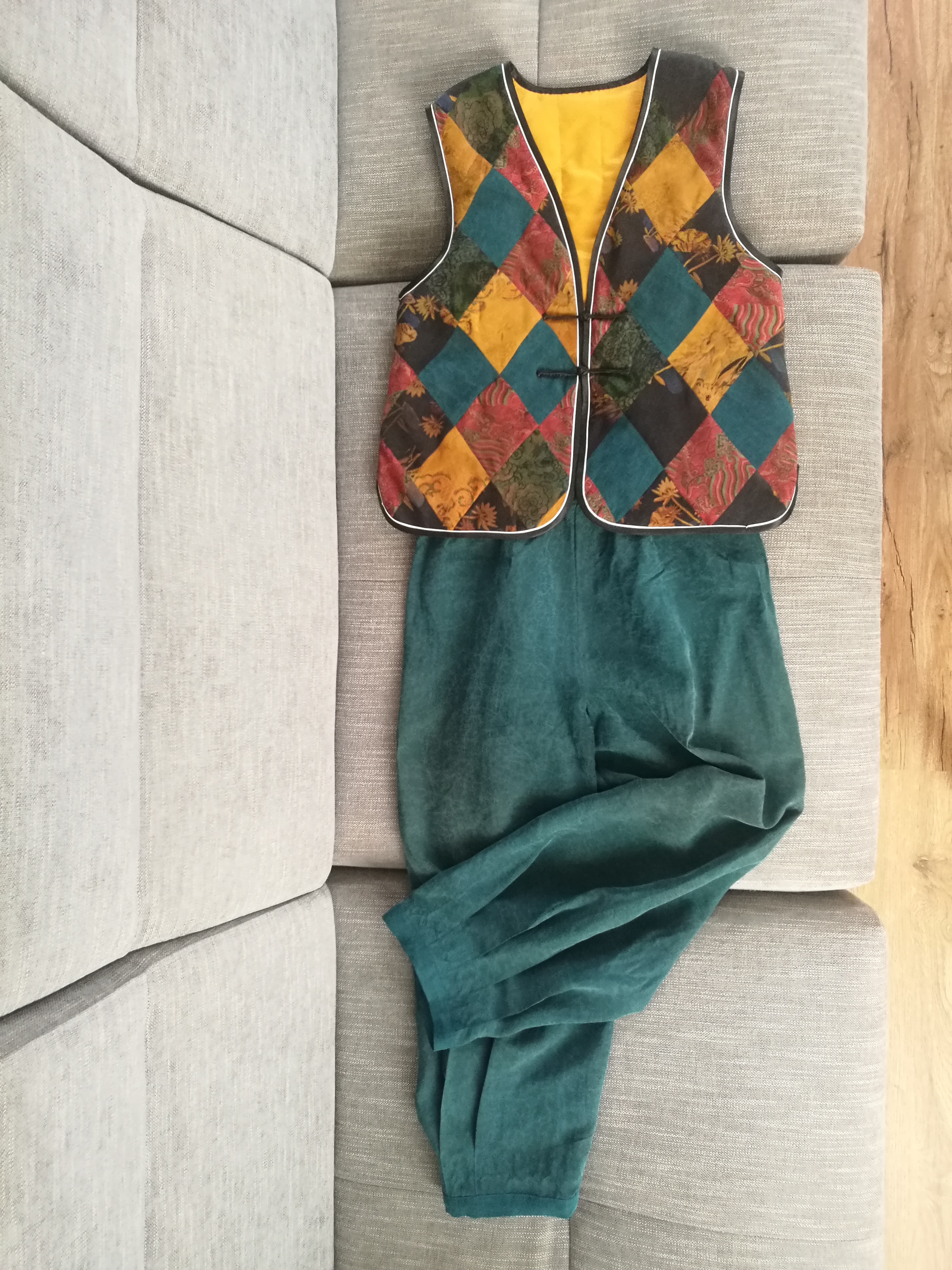 香云纱百纳衣马甲,我缝制的对襟夹棉背心,拼布盘扣古法手工缝纫,私家