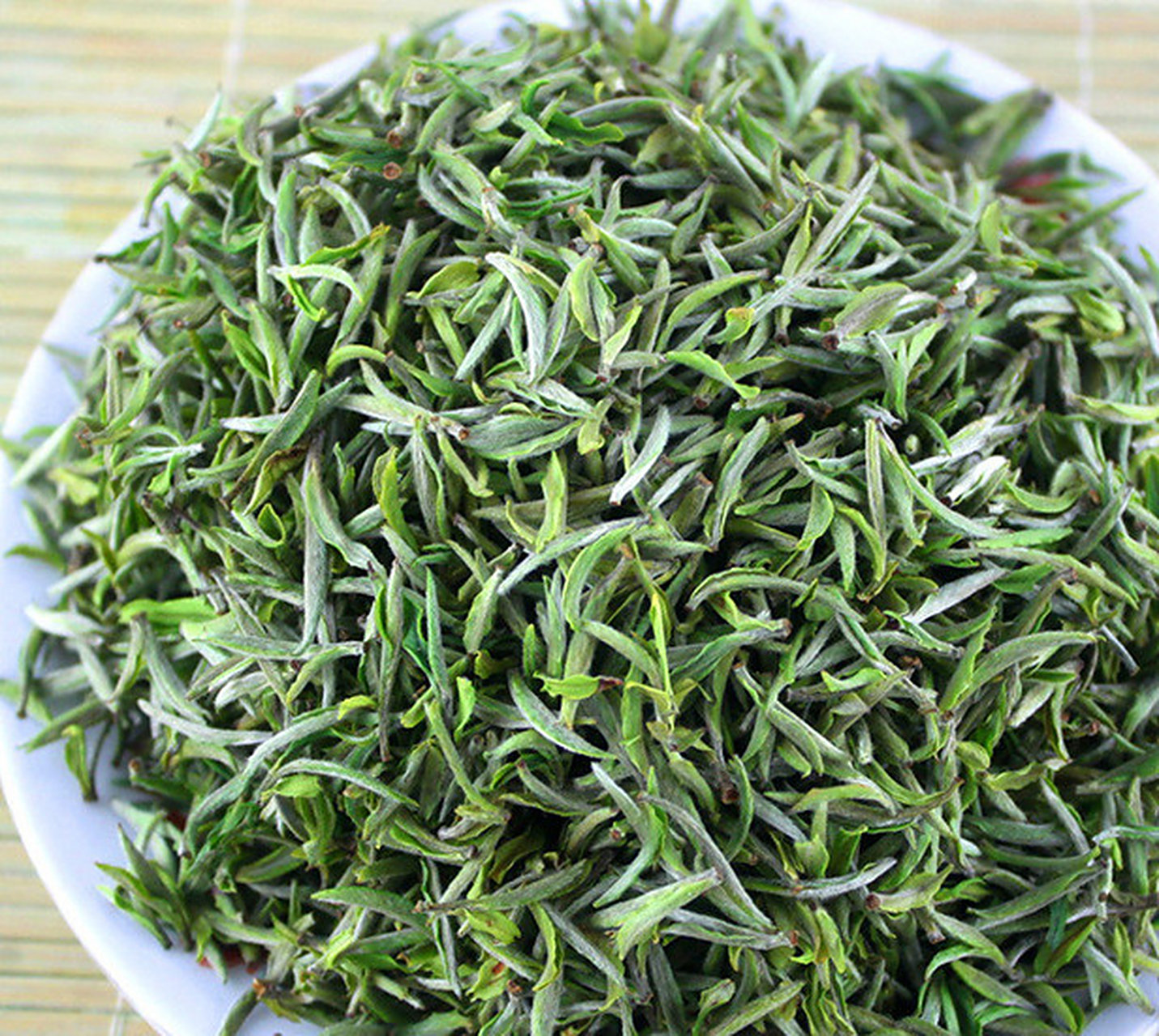 烘青绿茶根据原料的老嫩和制作工艺又可以分为普通烘青和细嫩炒青.