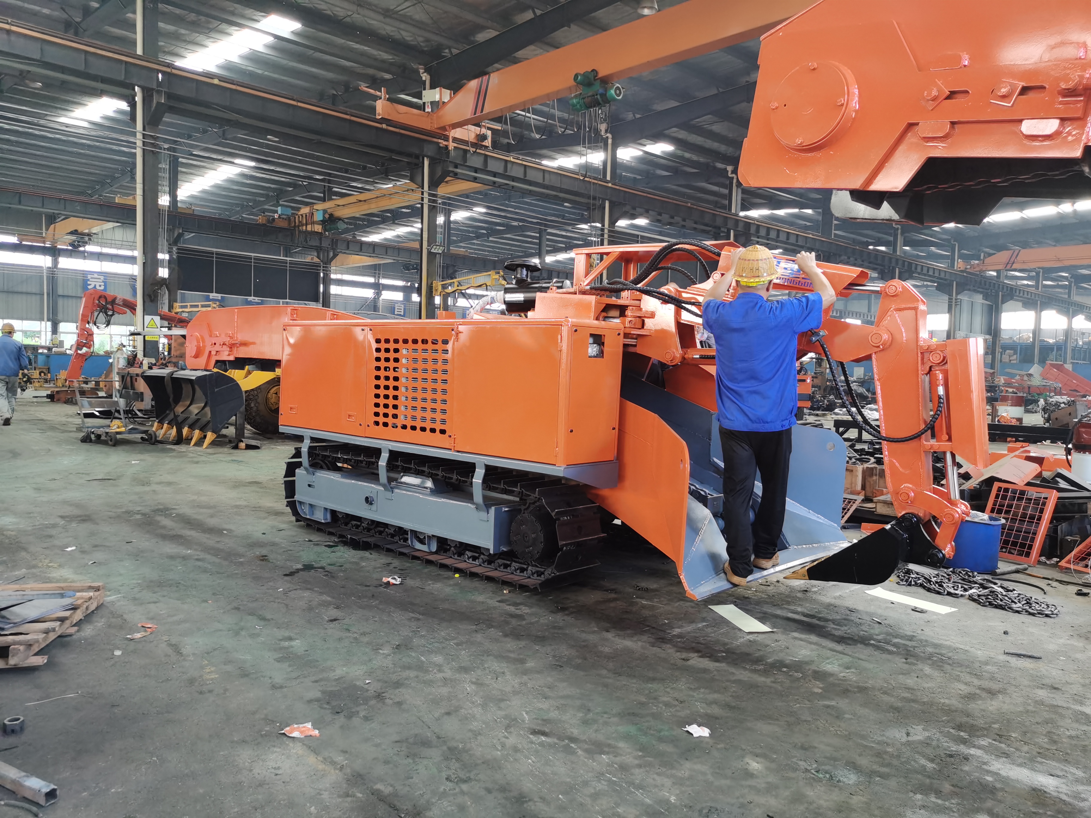 扒渣机出现了噪声故障怎么解决? 1,,柱塞泵或马达的噪声.