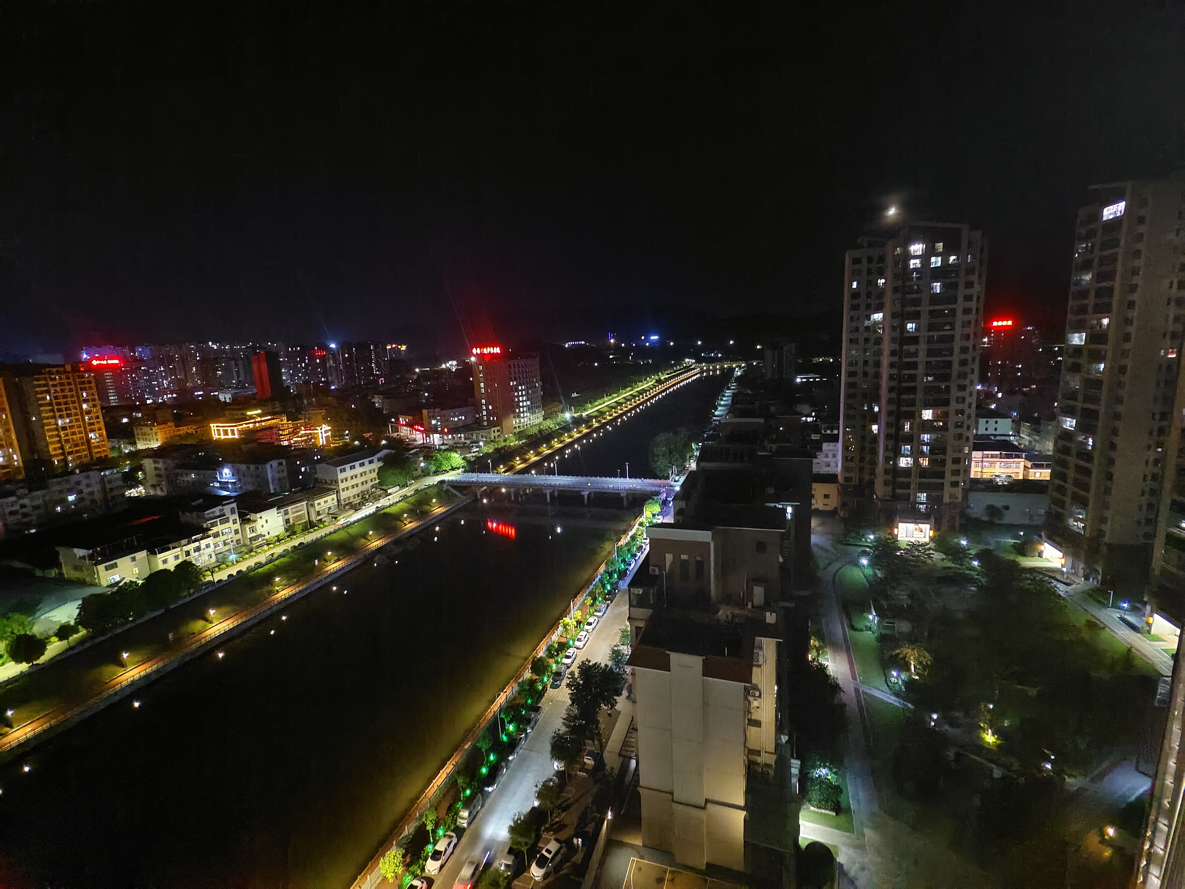 欣赏美丽的夜景