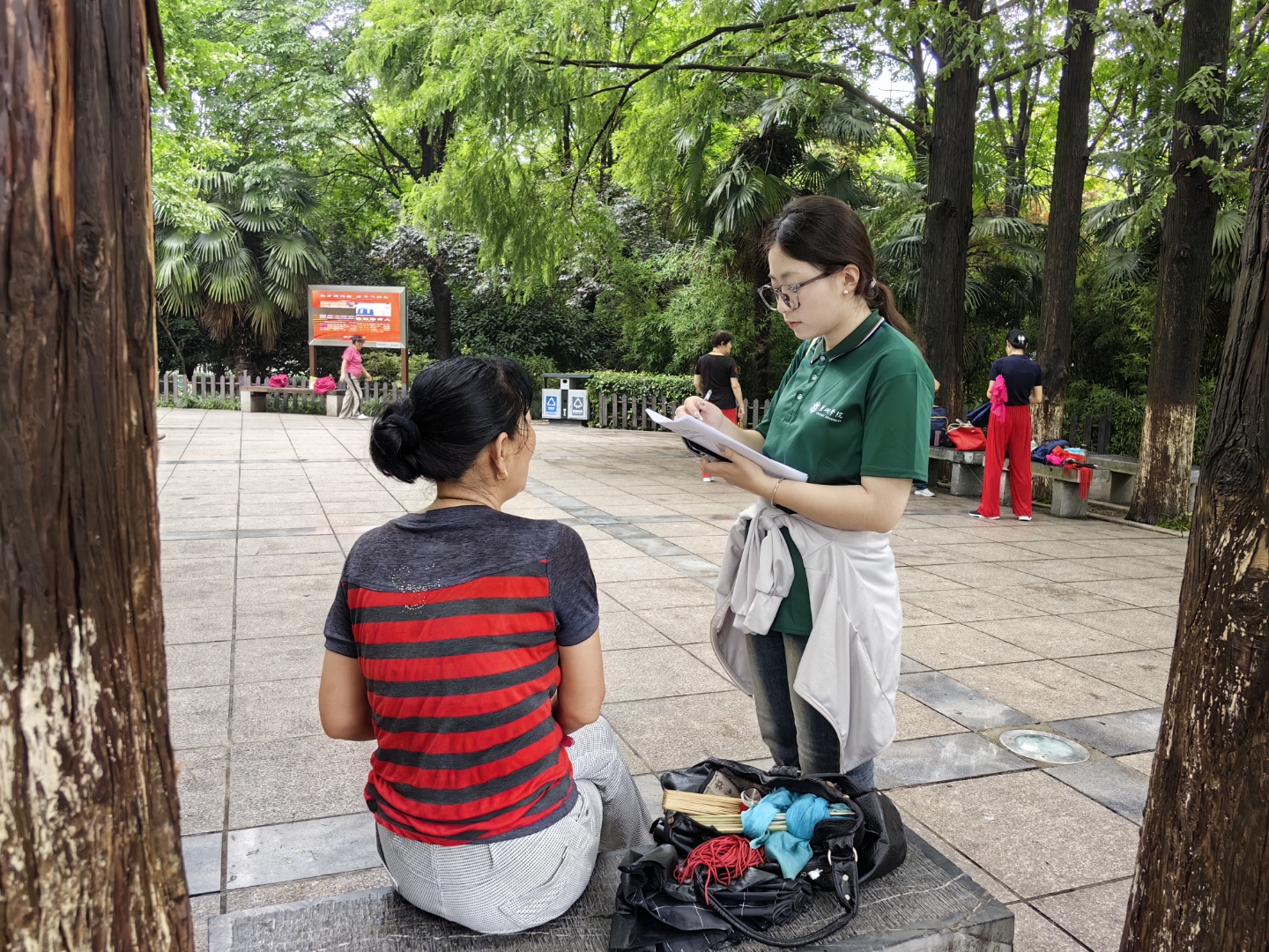 为有效了解老年人对于智慧养老的认知,巢湖学院工商管理学院赴环巢湖