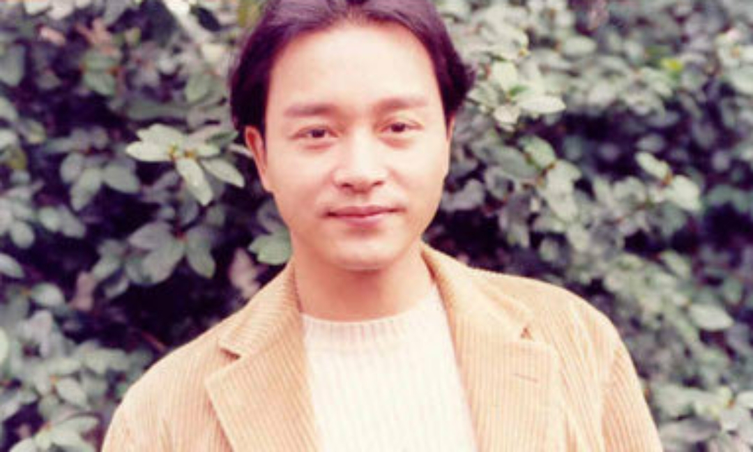1994年11月29日,张国荣出席电影《金玉满堂》的开镜礼.