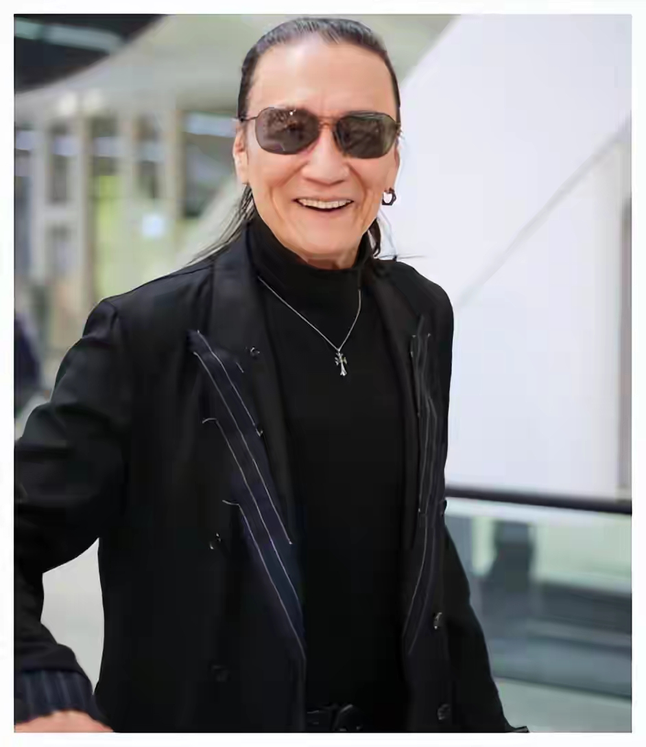 87岁谢贤深夜喊话谢霆锋复婚 4月8日深夜,87岁的谢贤在社交平台发文