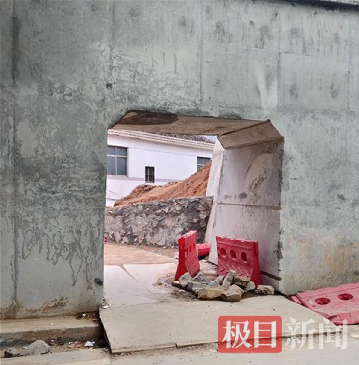 江西现"最强钉子户" 江西抚州g206绕城公路建设时,72岁房主黄平因拆迁