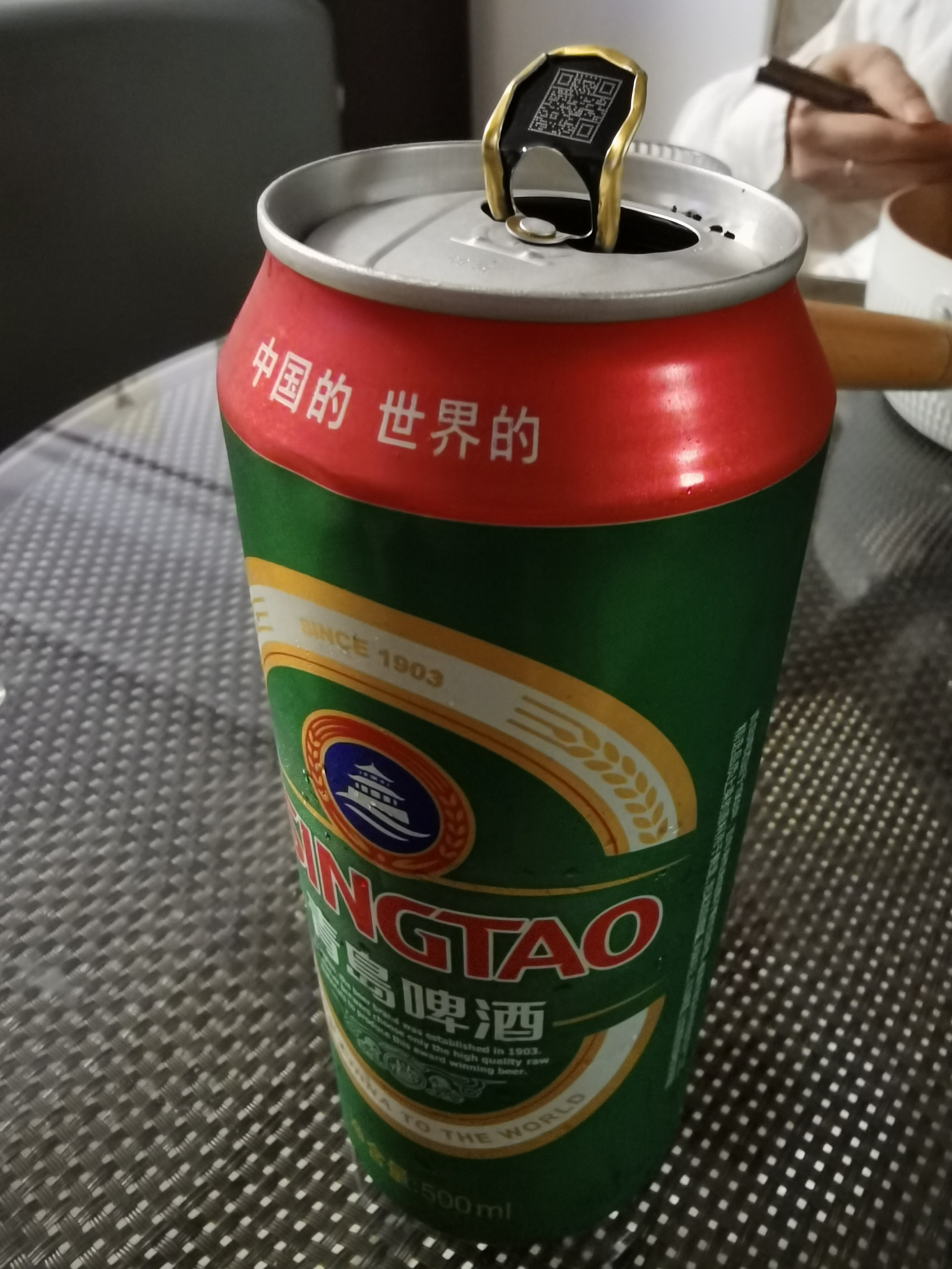 青岛啤酒图片实拍晚上图片