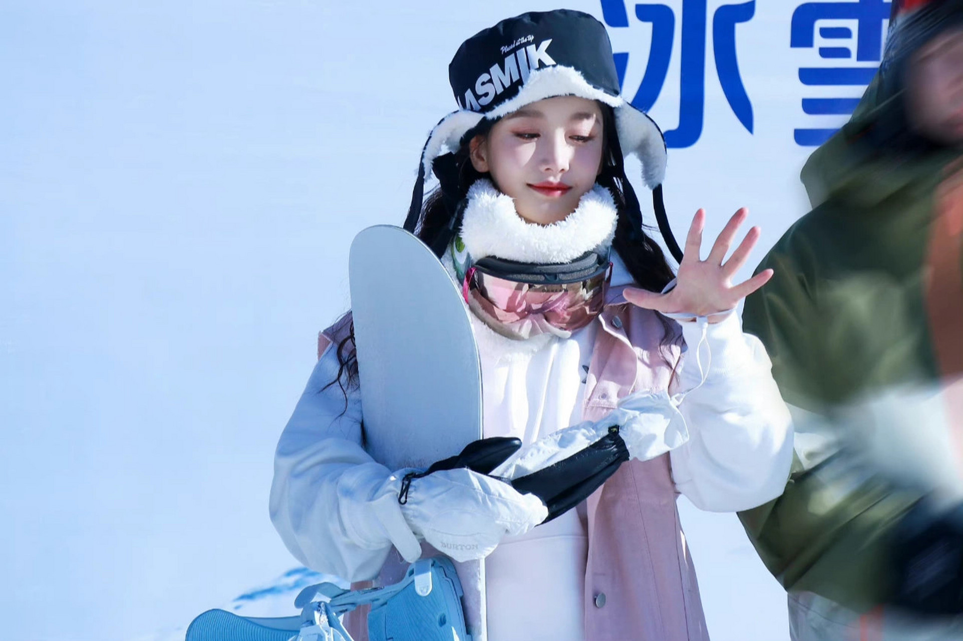 姜贞羽这组滑雪造型太美了,造型颜值都在线 姜贞羽这组滑雪造型太美