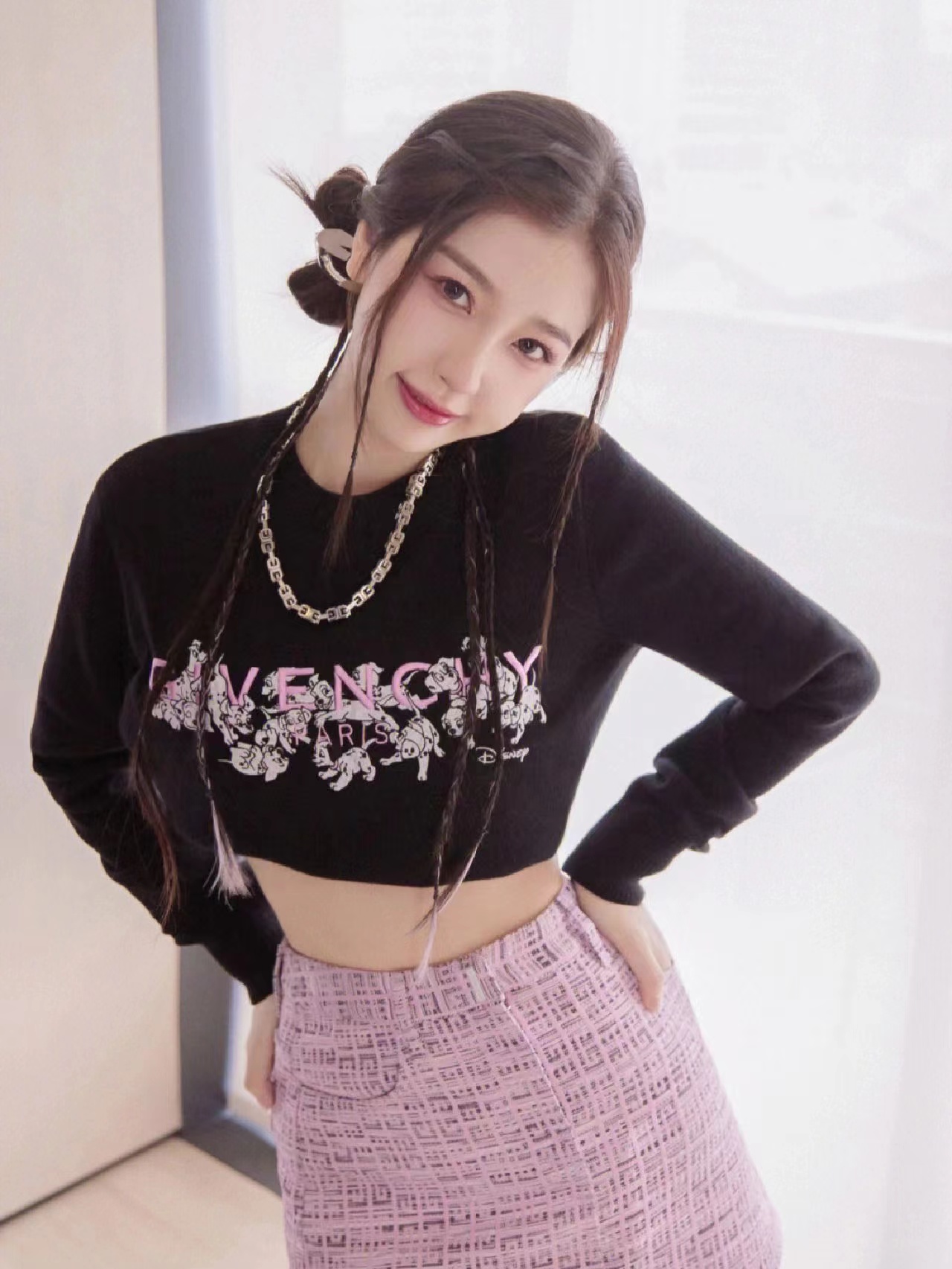 1,李沁让经纪人无论如何也要帮自己买到林俊杰演唱会门票.   2.