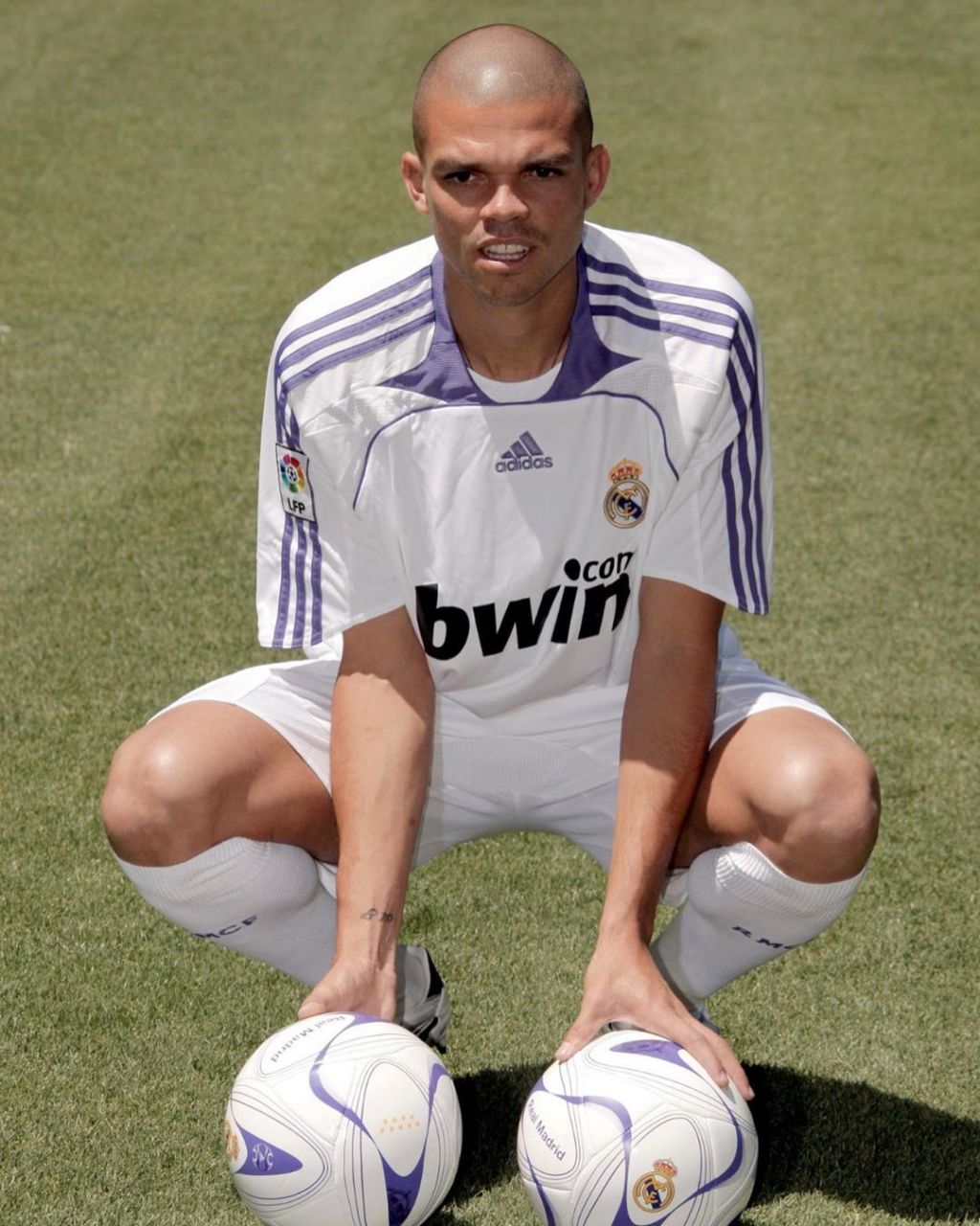 2007年的今天,佩佩从少林寺加盟皇马.