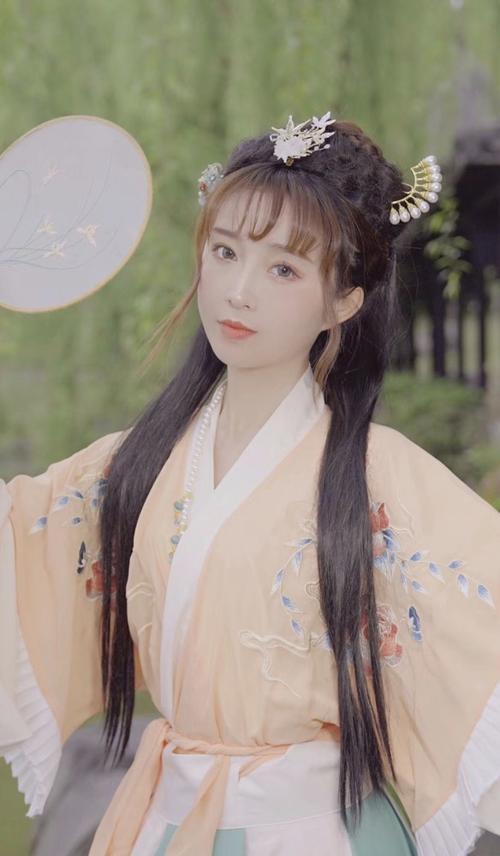 汉服女神辛九儿