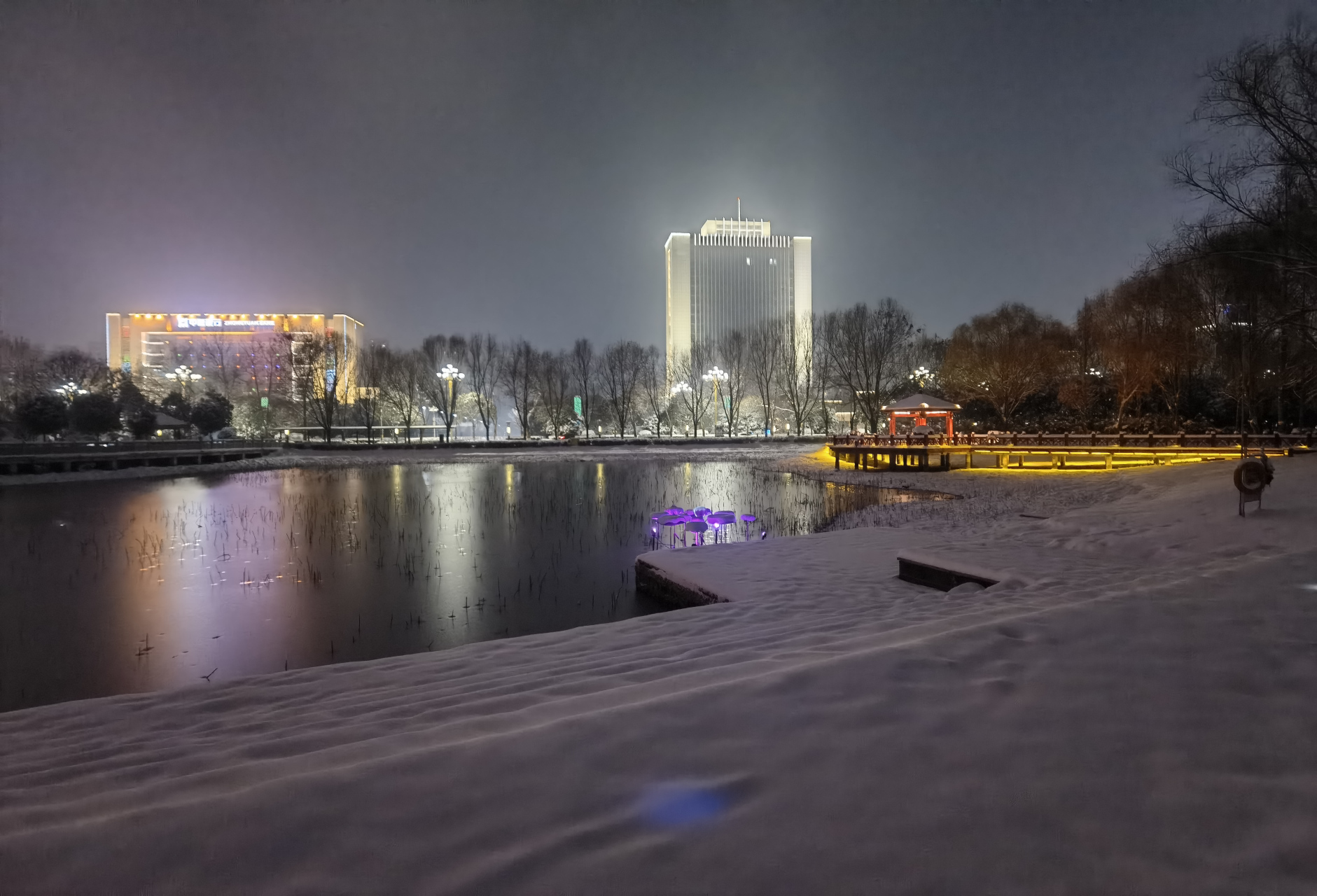 许昌雪景-东湖夜色