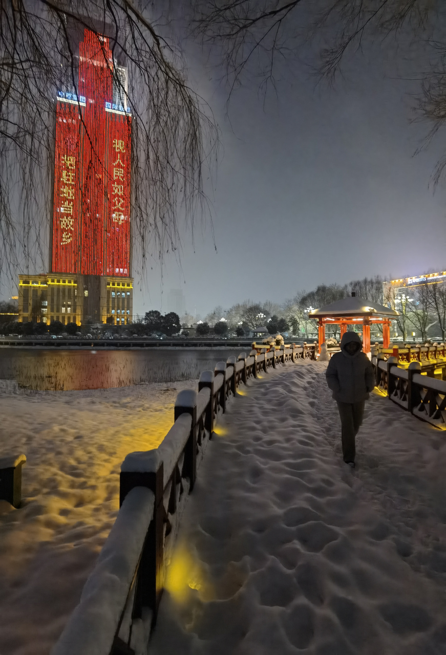 许昌雪景-东湖夜色