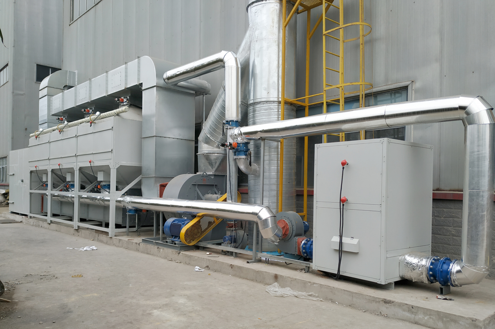 活性炭吸附设备的优缺点 优点:1,操作简单,适用范围广.