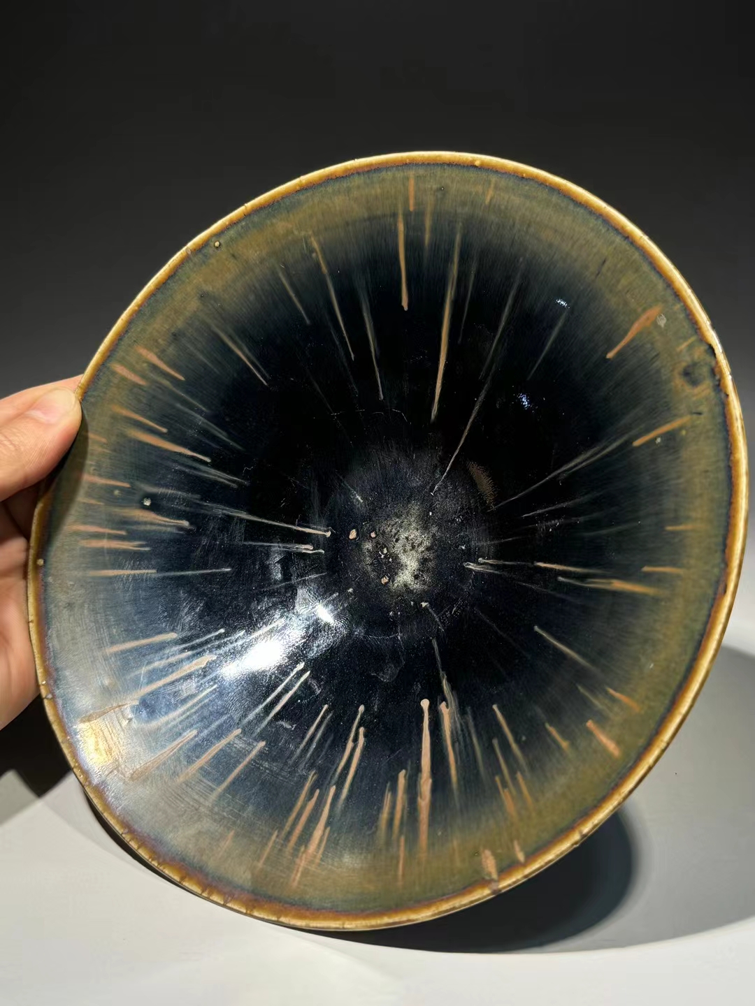 精品收藏 北宋 定窑黑釉天外飞仙斗笠盏. 67尺寸:高:5公分 直径:18.